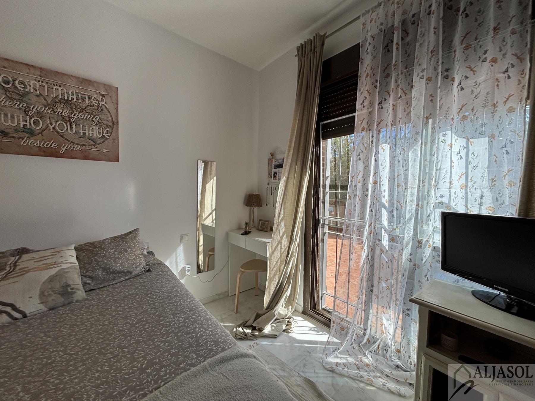 For sale of flat in Mairena del Aljarafe