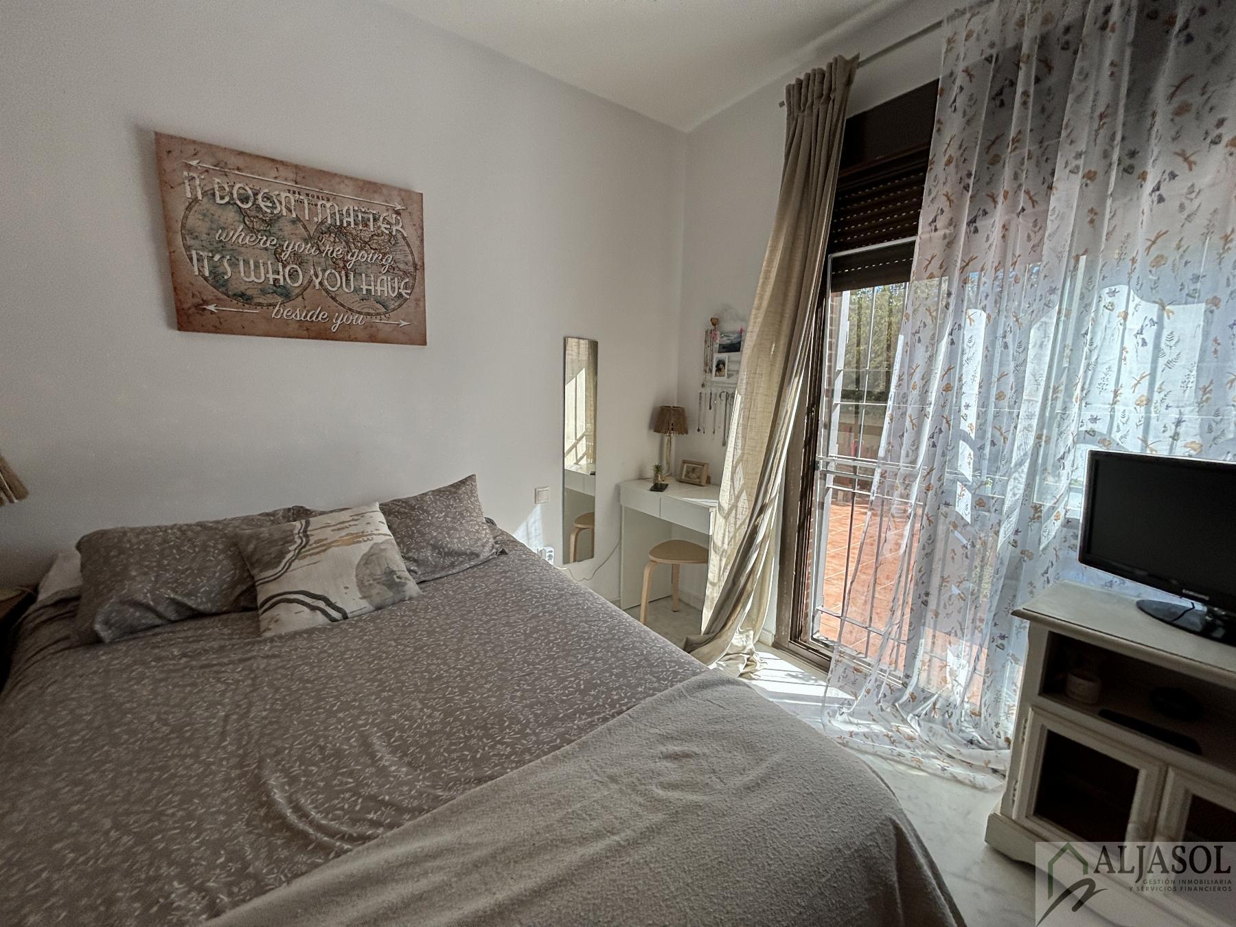 For sale of flat in Mairena del Aljarafe