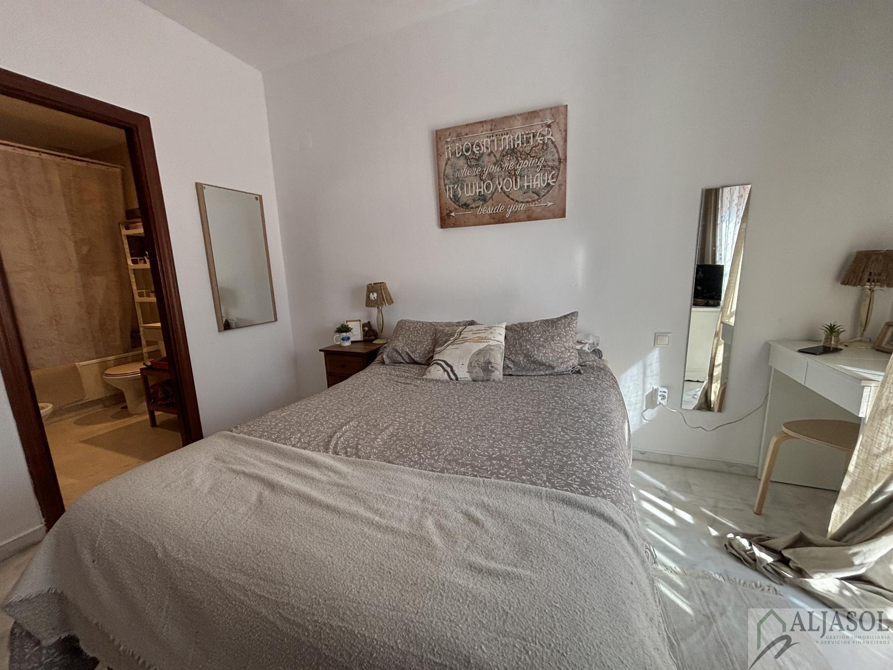 For sale of flat in Mairena del Aljarafe