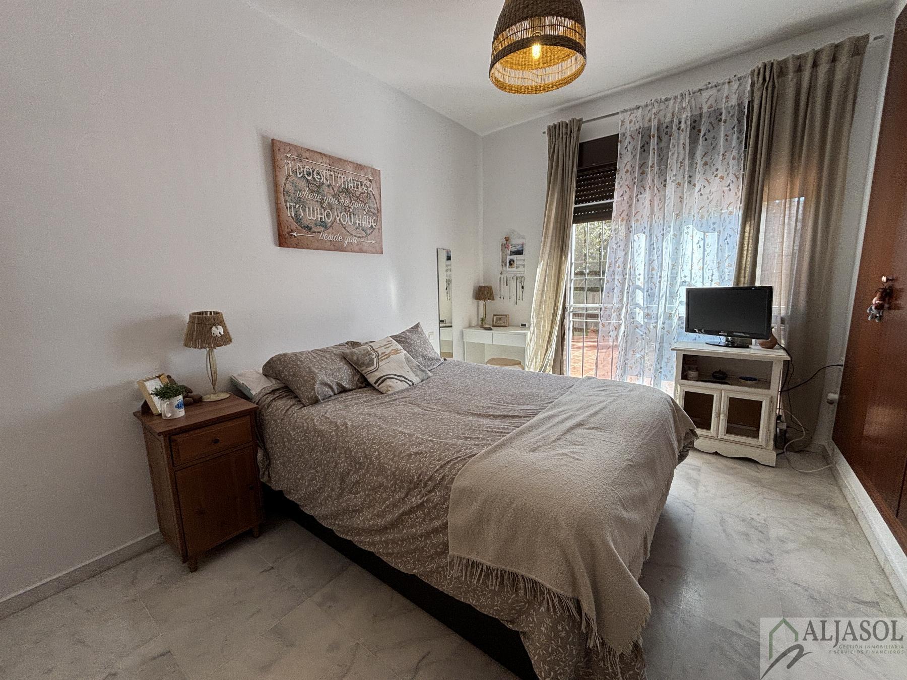 For sale of flat in Mairena del Aljarafe