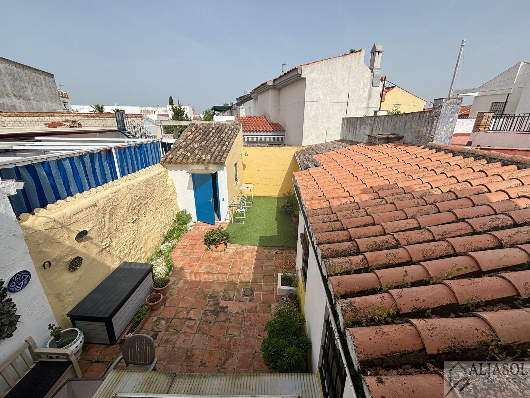 For sale of house in Salteras