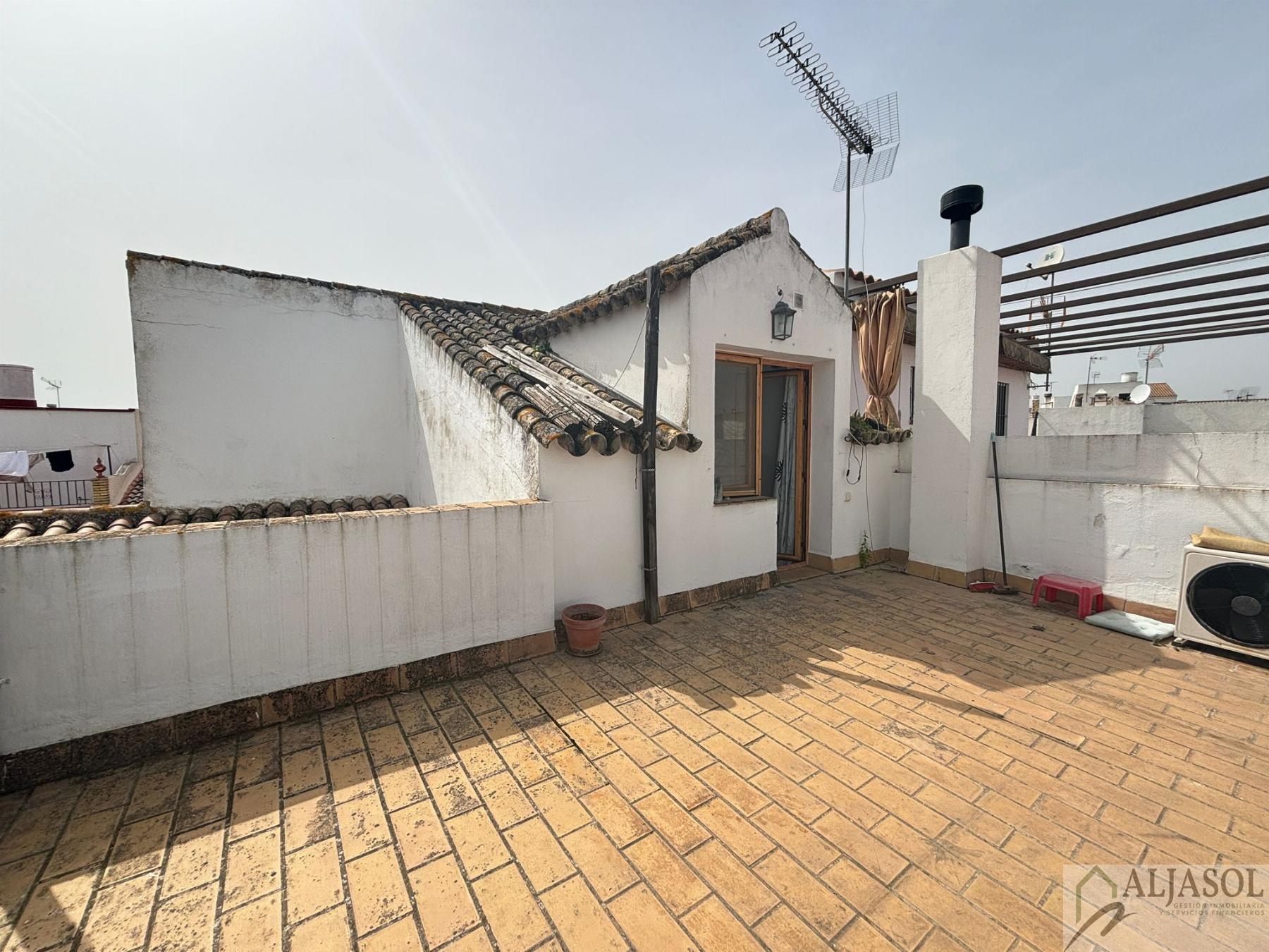 For sale of house in Salteras