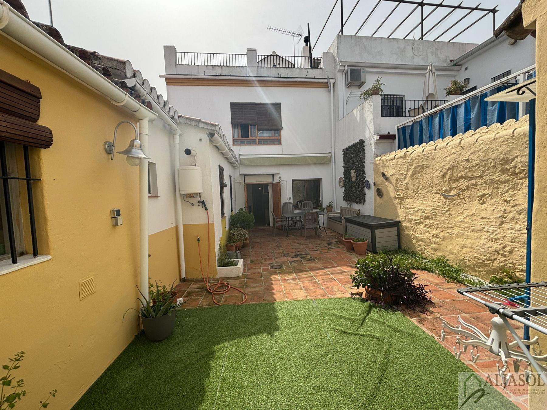 For sale of house in Salteras