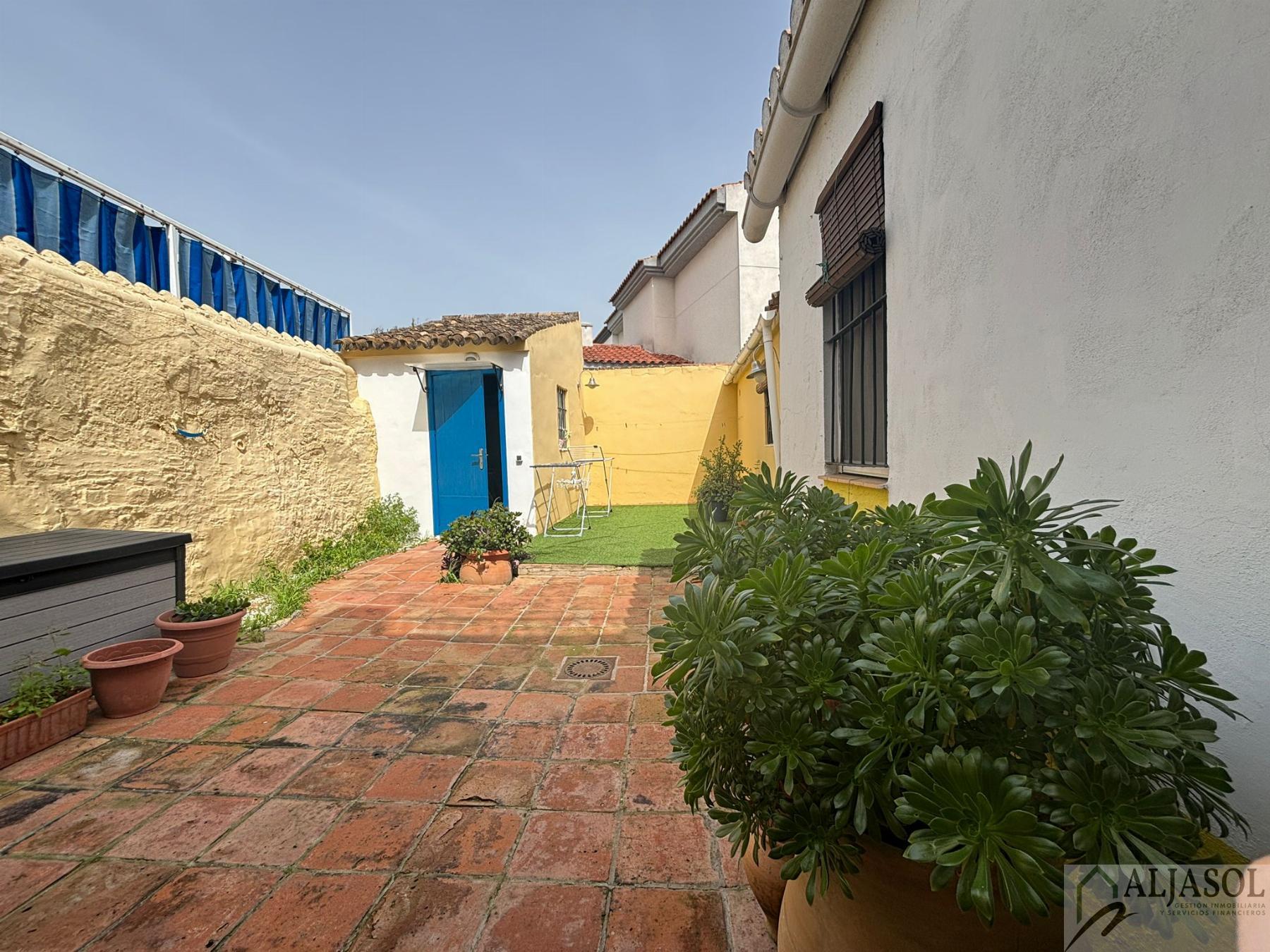 For sale of house in Salteras