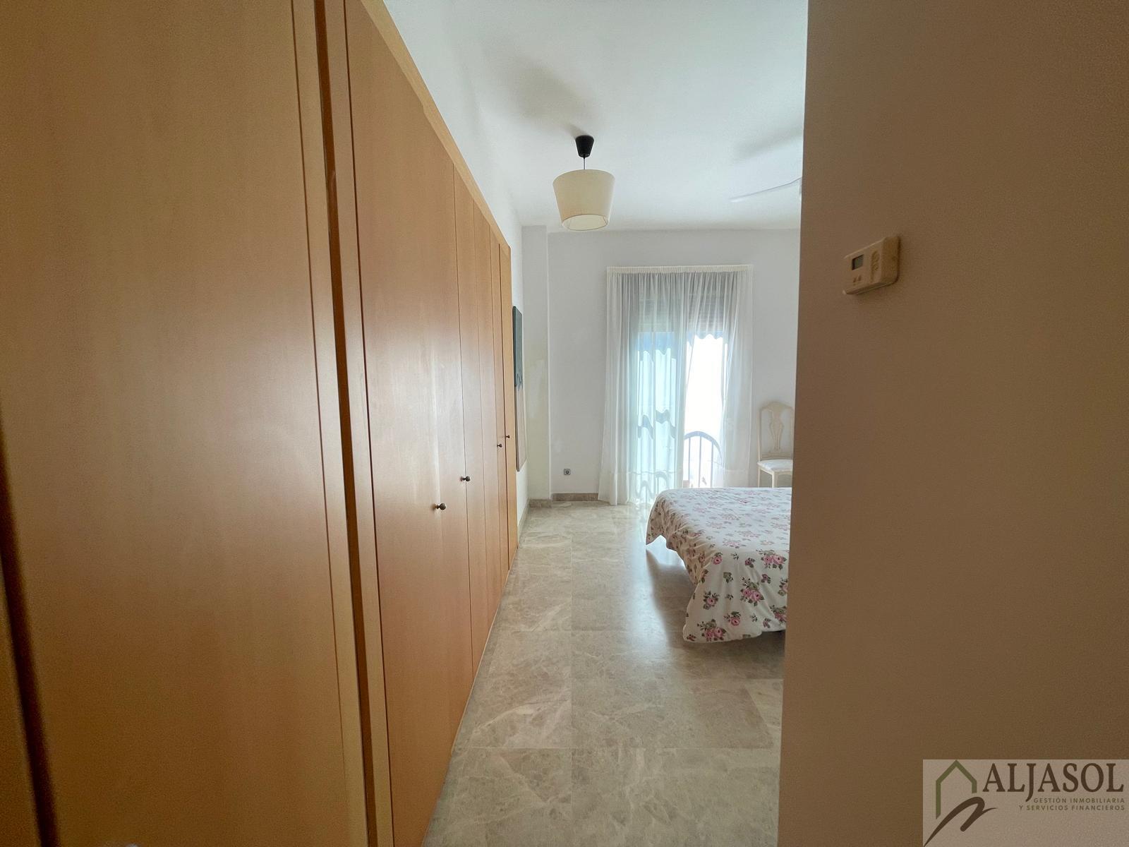 Venta de chalet en Tomares