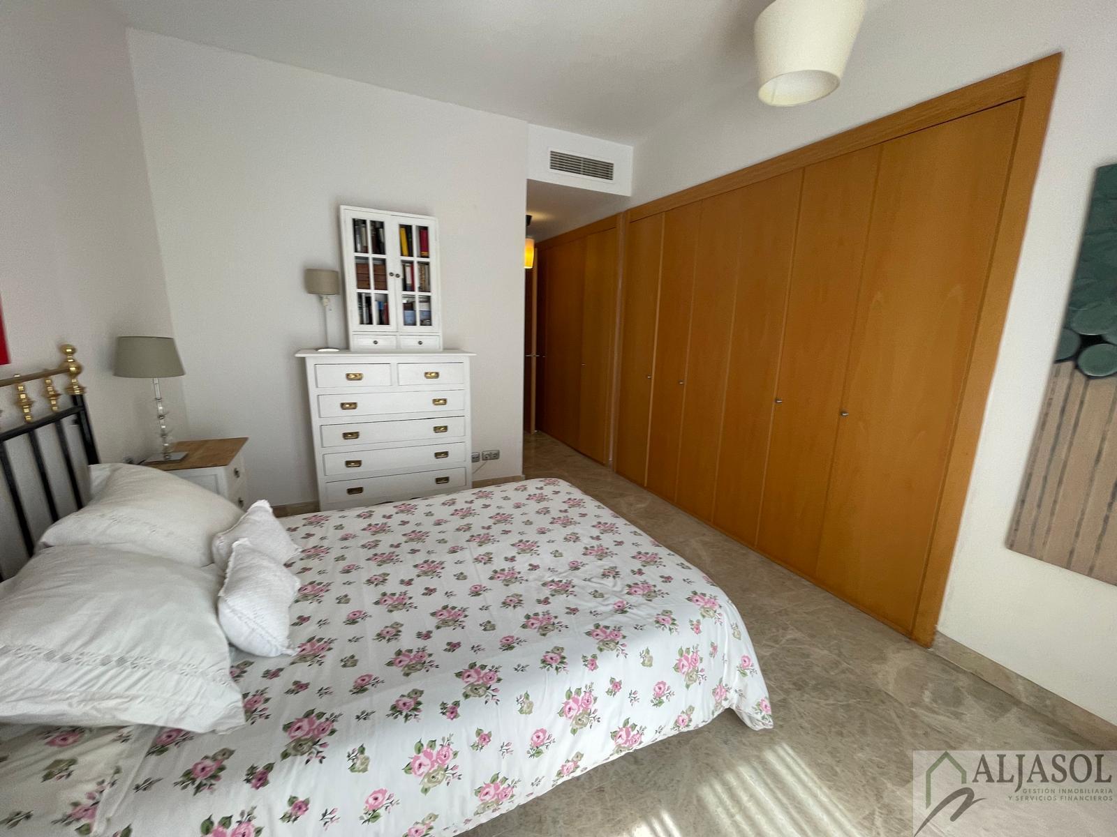 Venta de chalet en Tomares
