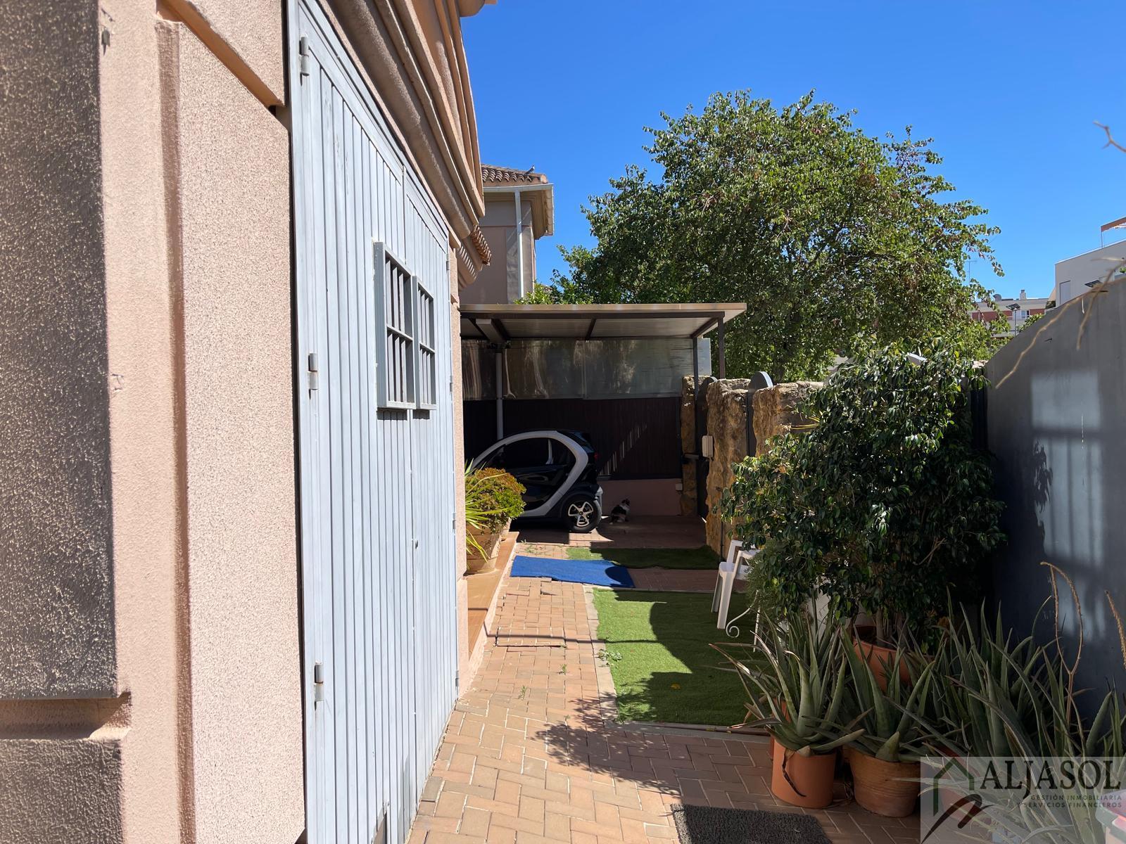 Venta de chalet en Tomares