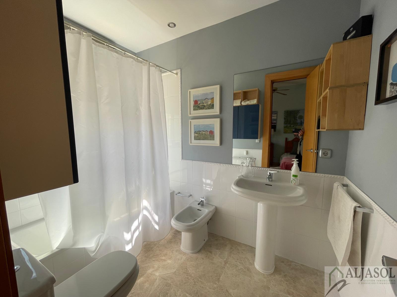 Venta de chalet en Tomares