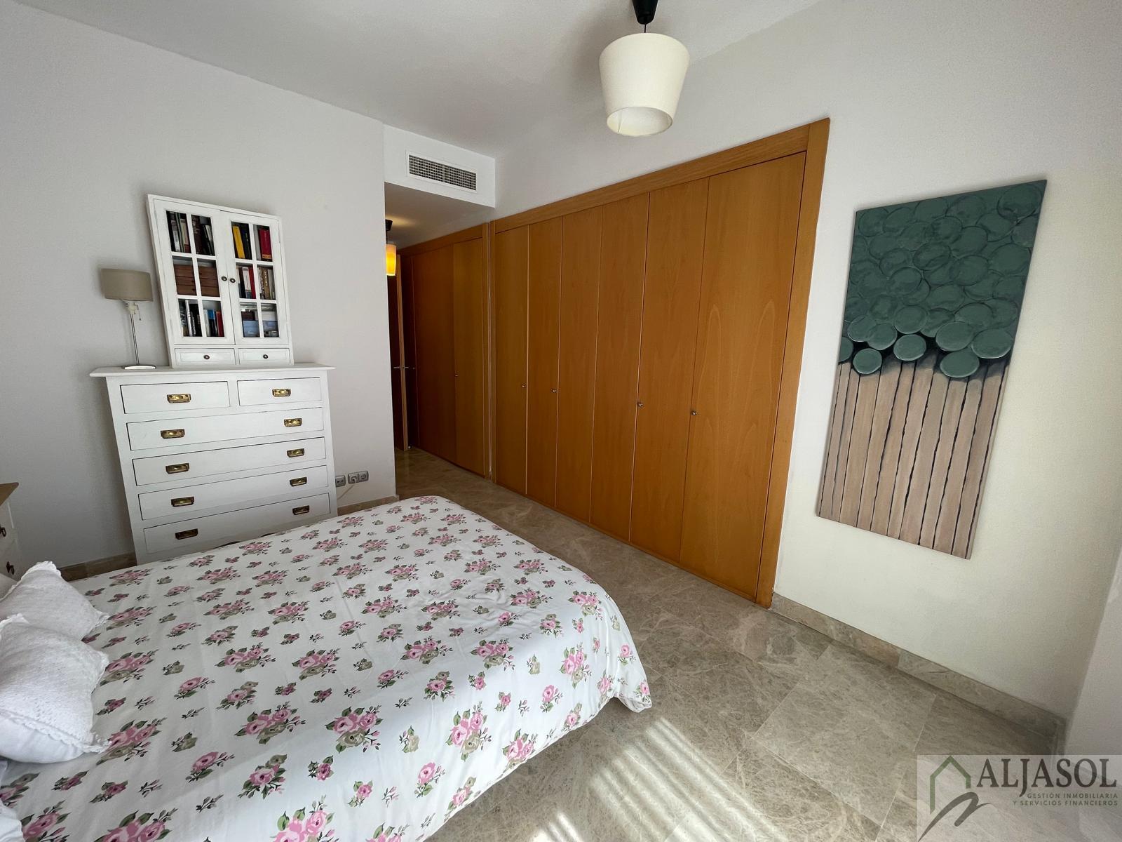 Venta de chalet en Tomares