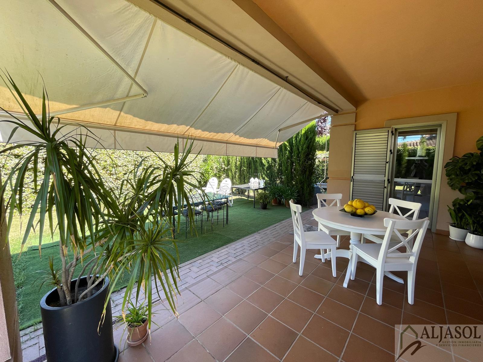 Venta de chalet en Tomares