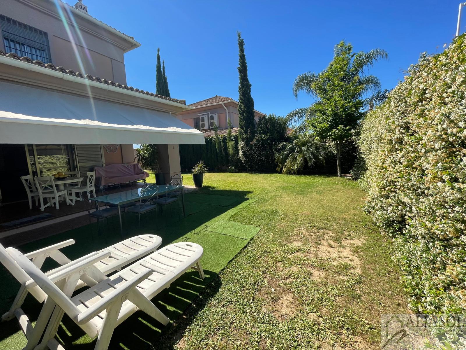Venta de chalet en Tomares