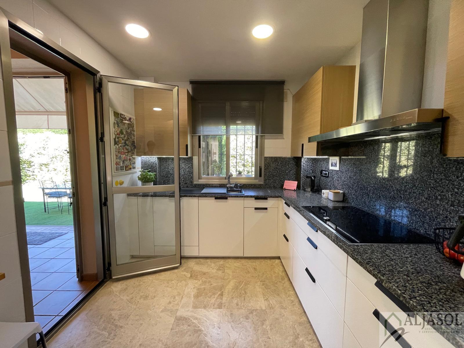 Venta de chalet en Tomares