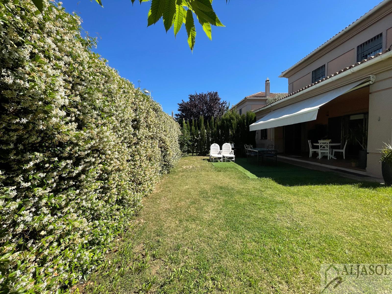 Venta de chalet en Tomares