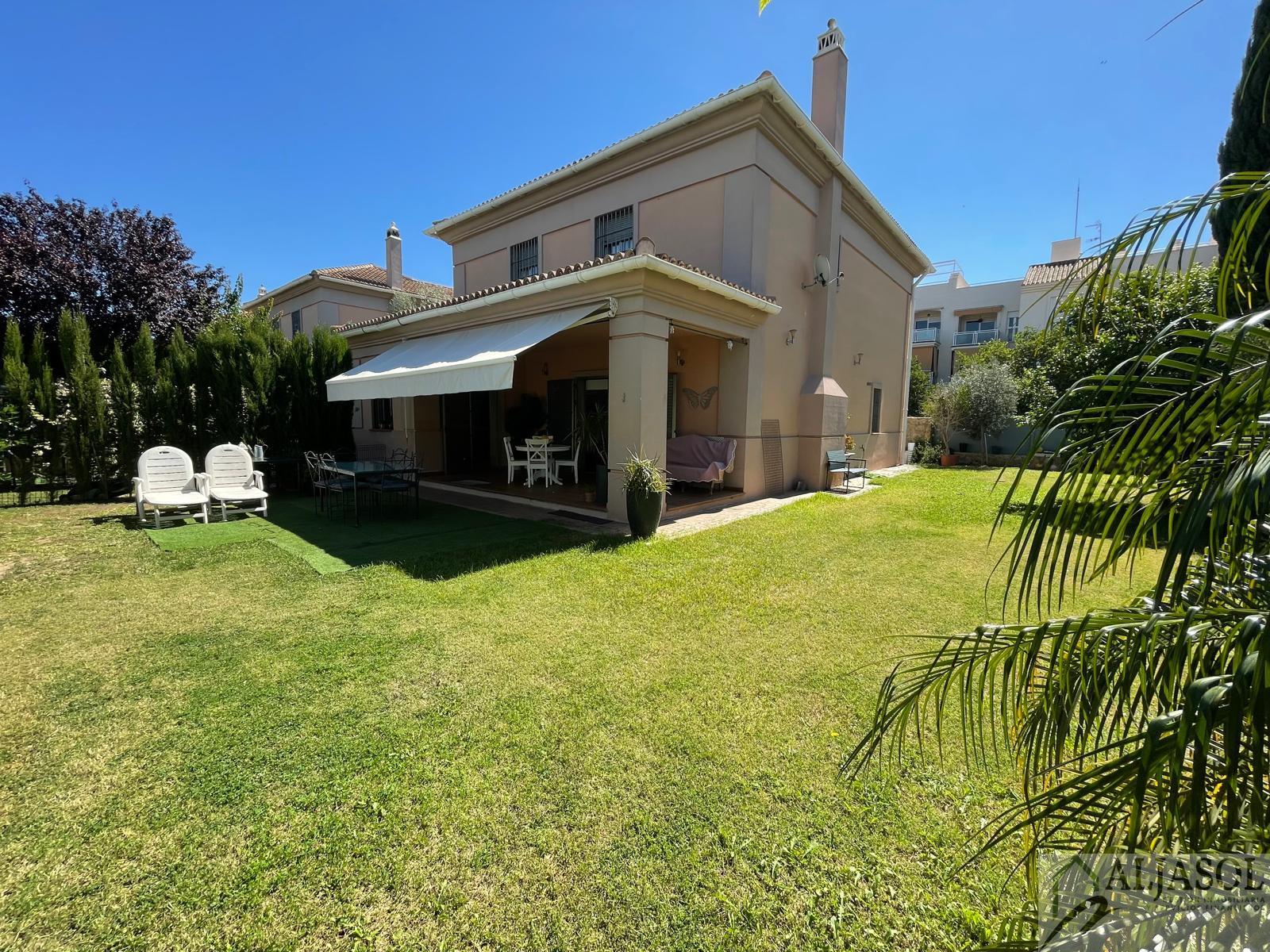Venta de chalet en Tomares