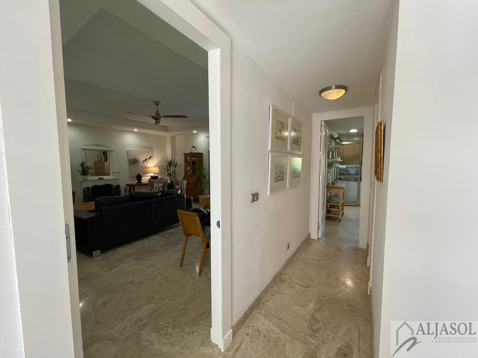 Venta de chalet en Tomares