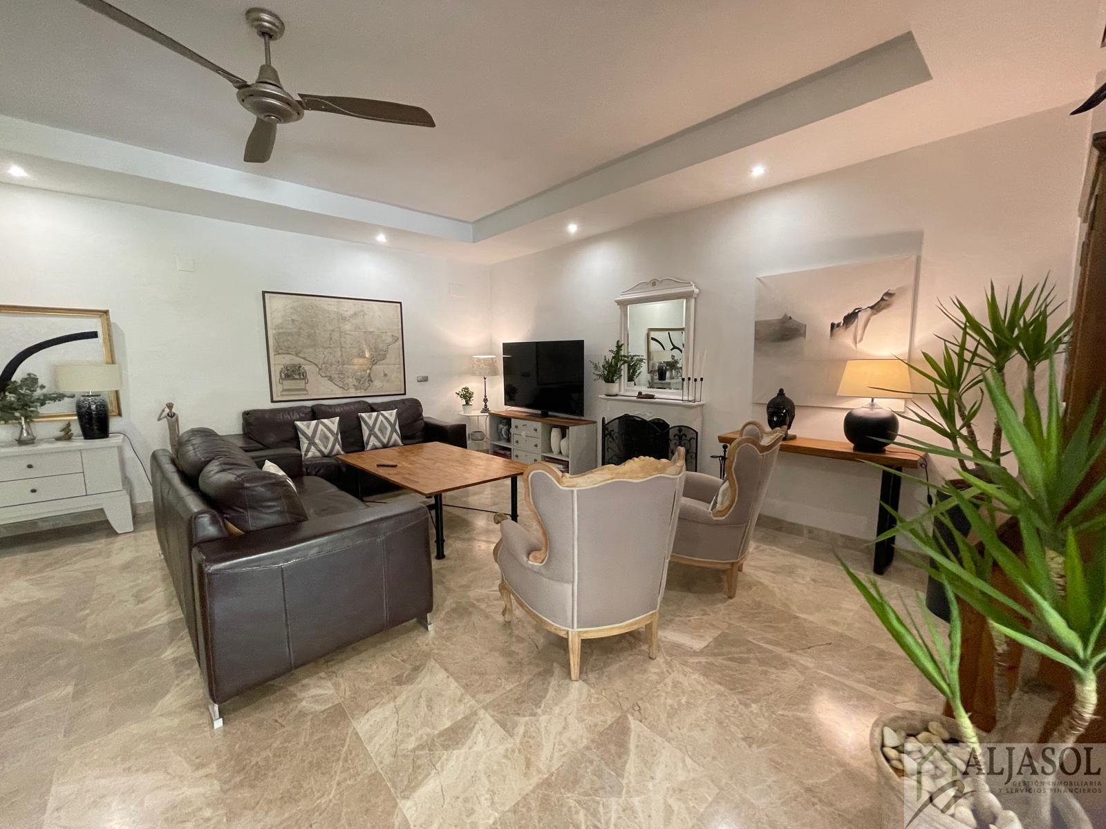 Venta de chalet en Tomares
