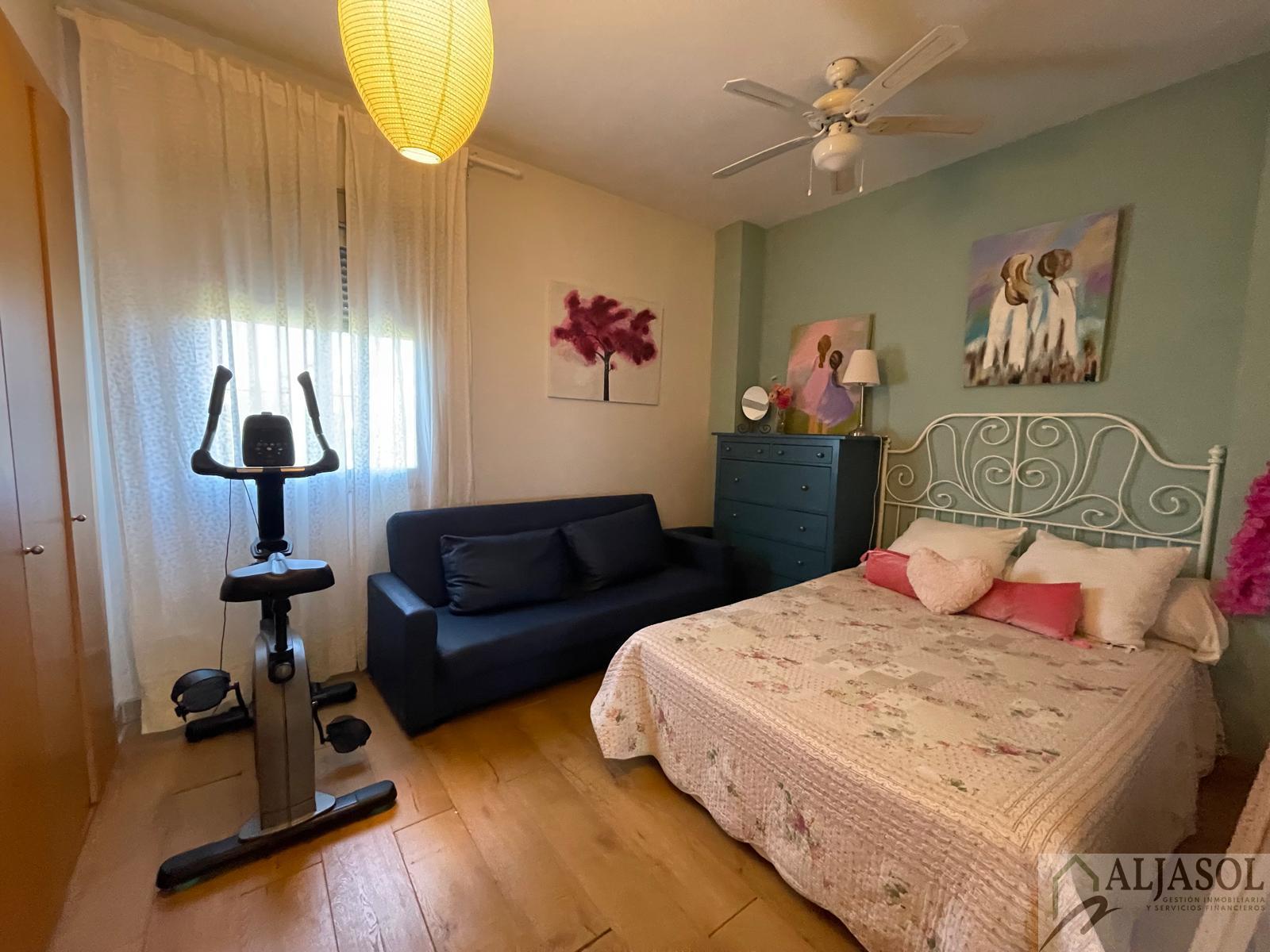 Venta de chalet en Tomares