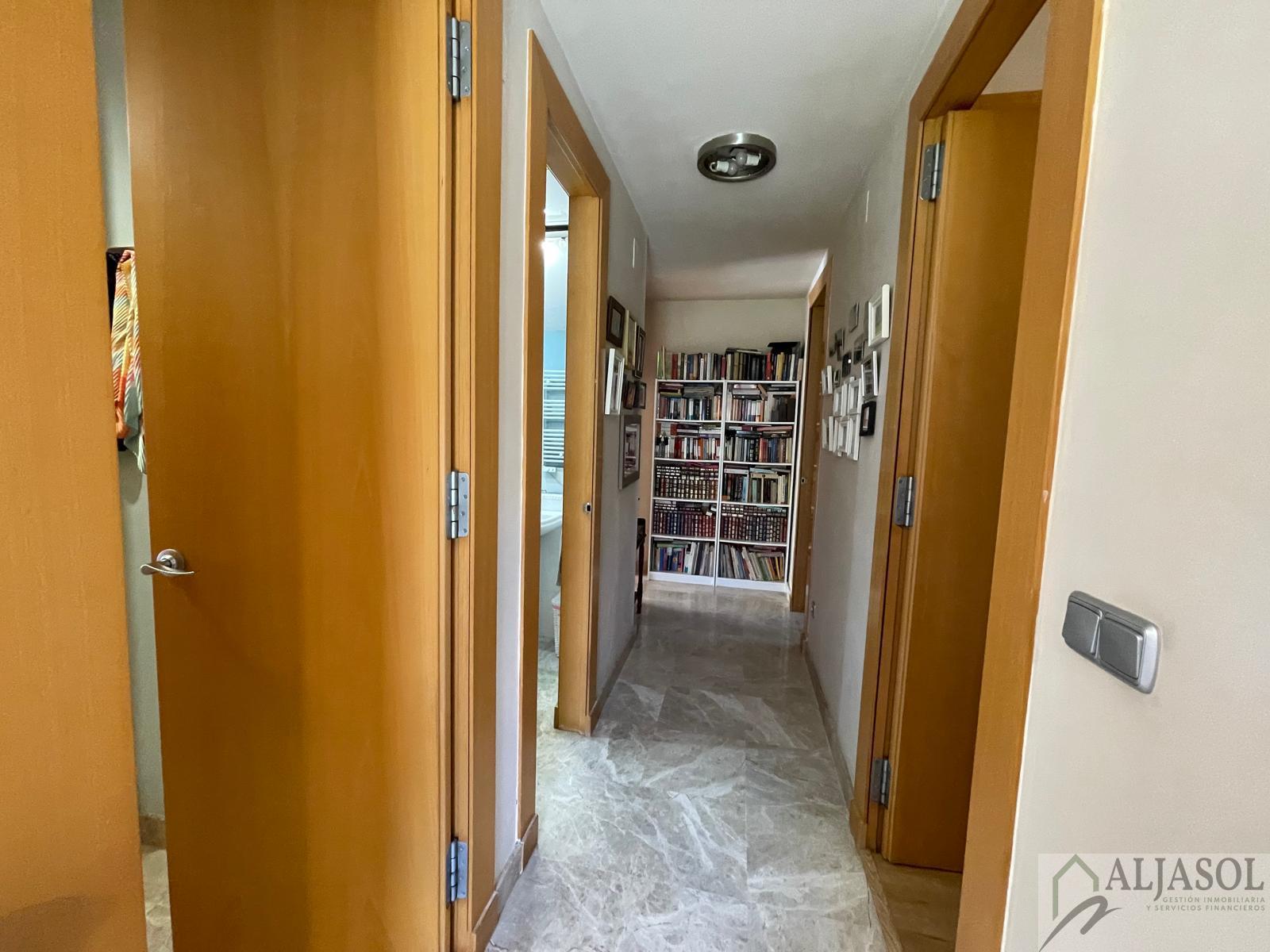 Venta de chalet en Tomares