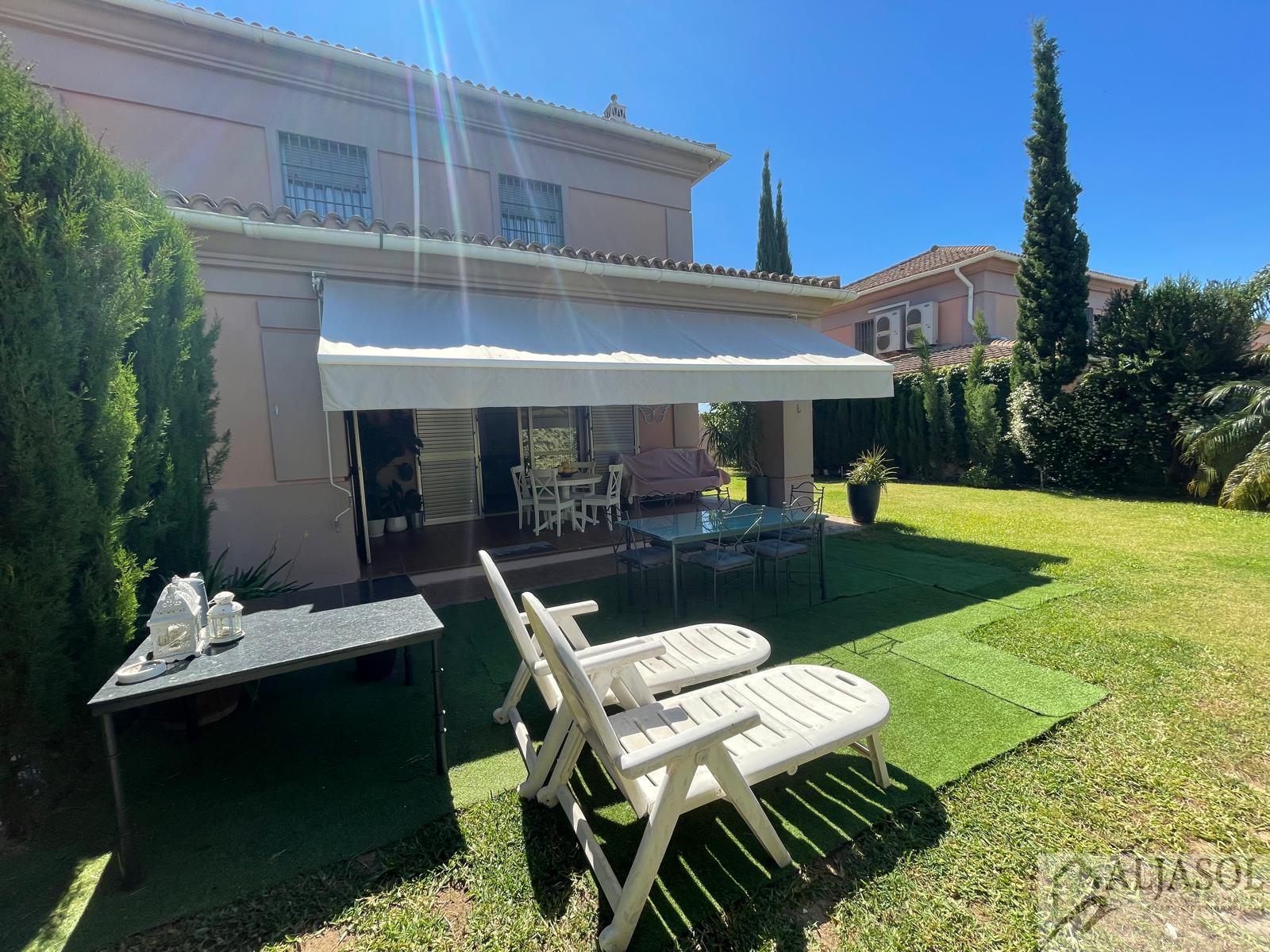 Venta de chalet en Tomares
