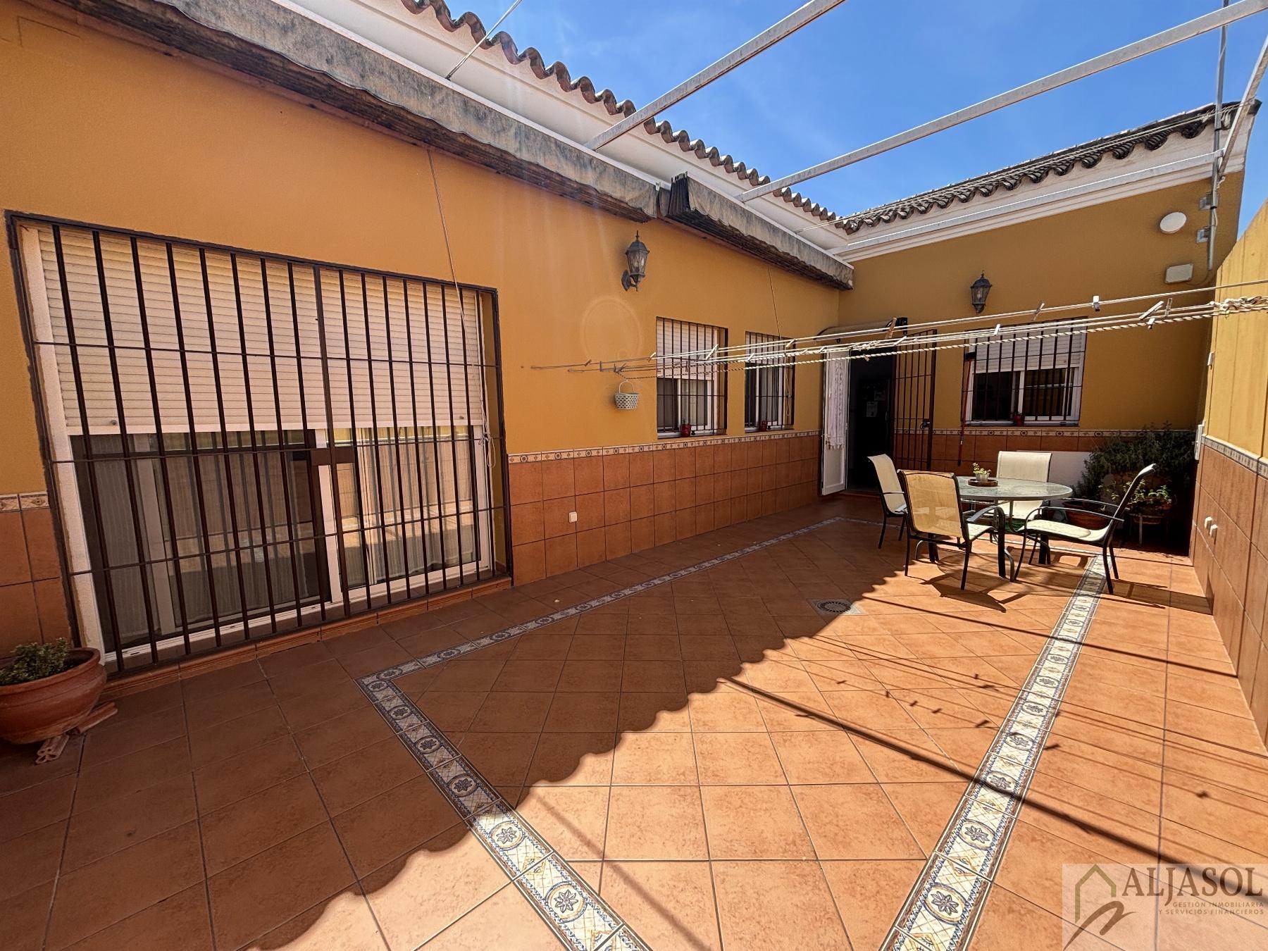 For sale of house in Salteras