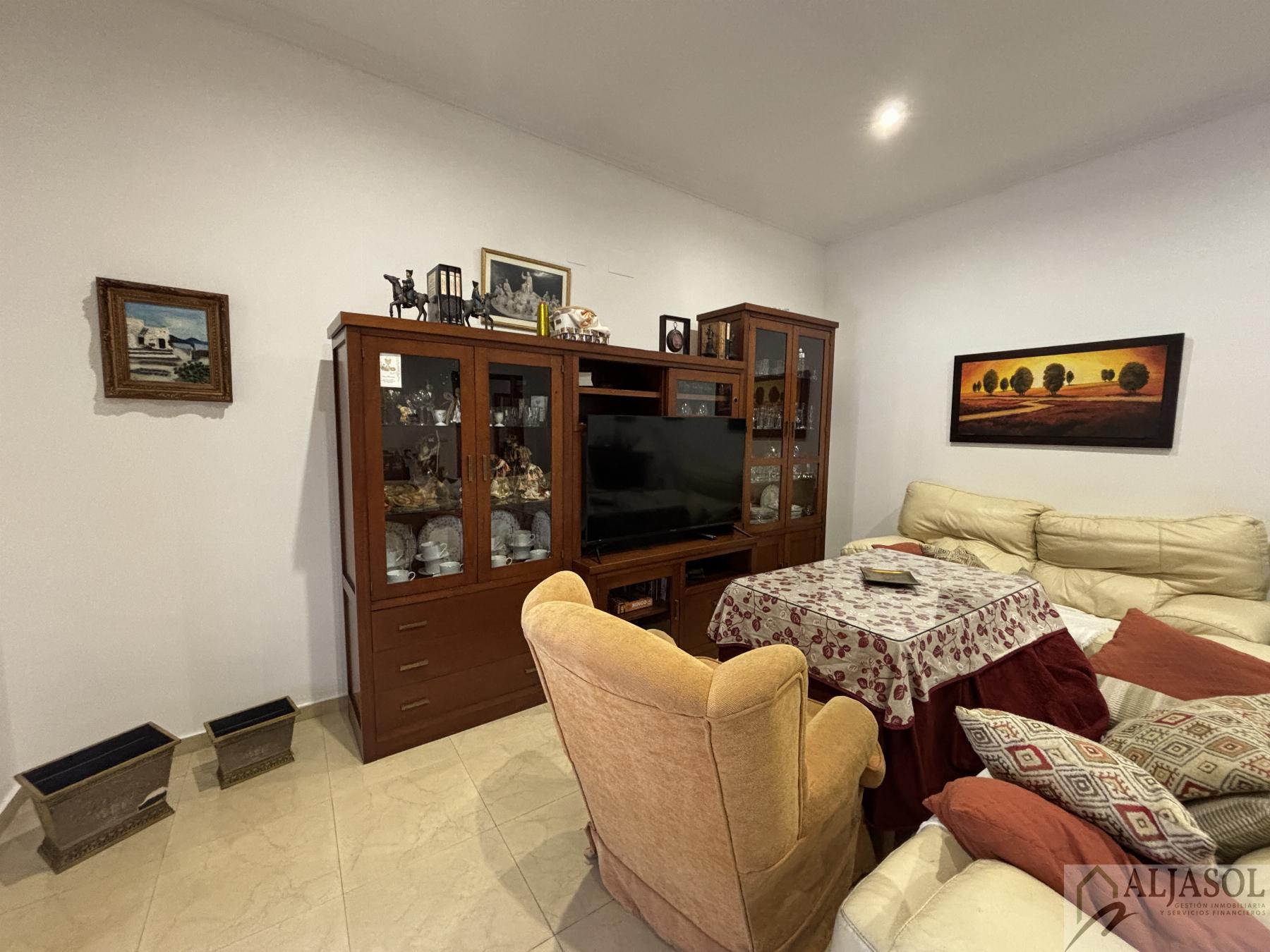 For sale of house in Salteras