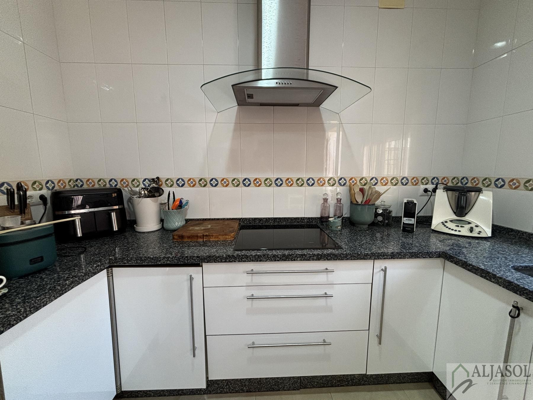 For sale of house in Salteras