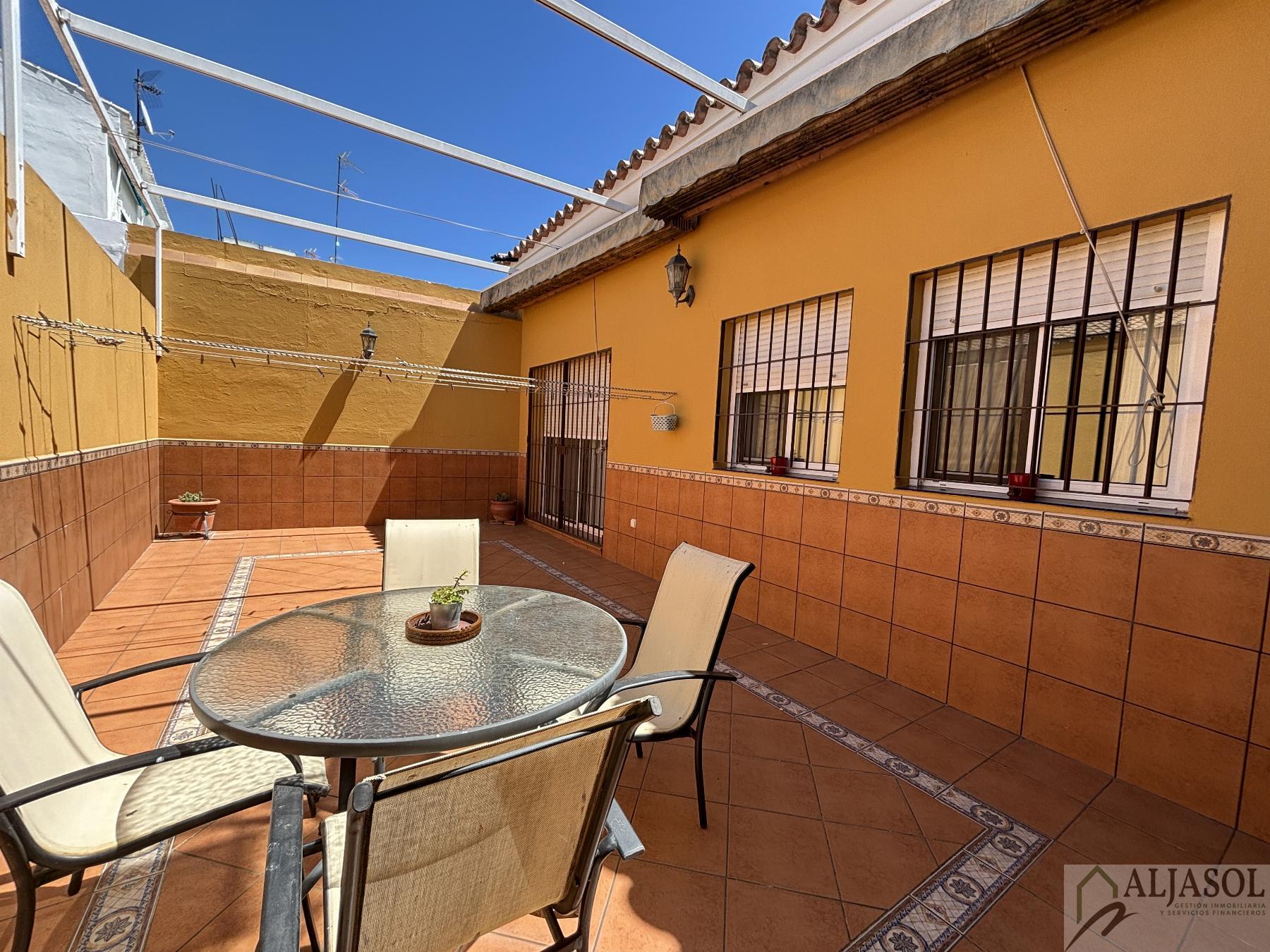 For sale of house in Salteras