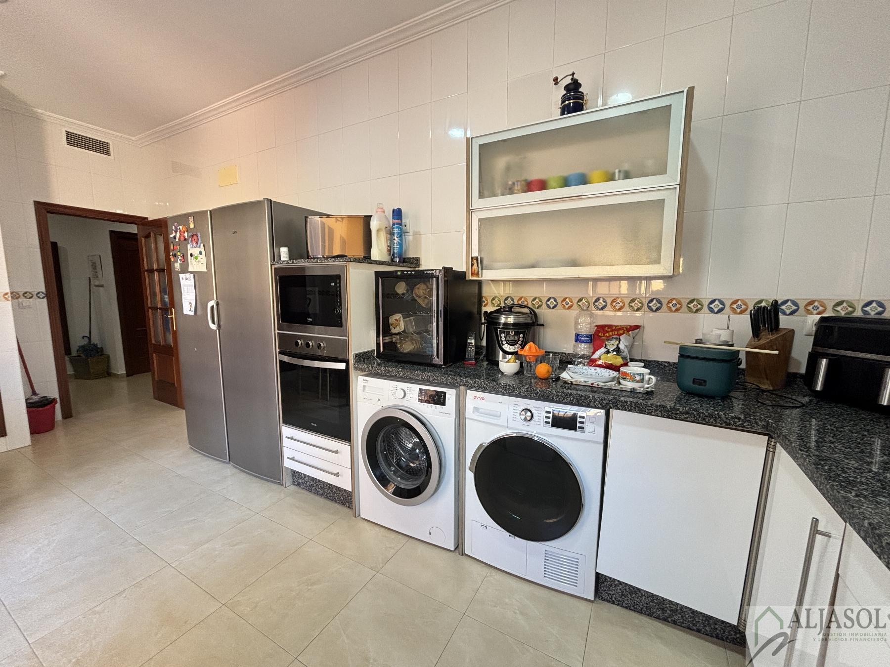 For sale of house in Salteras