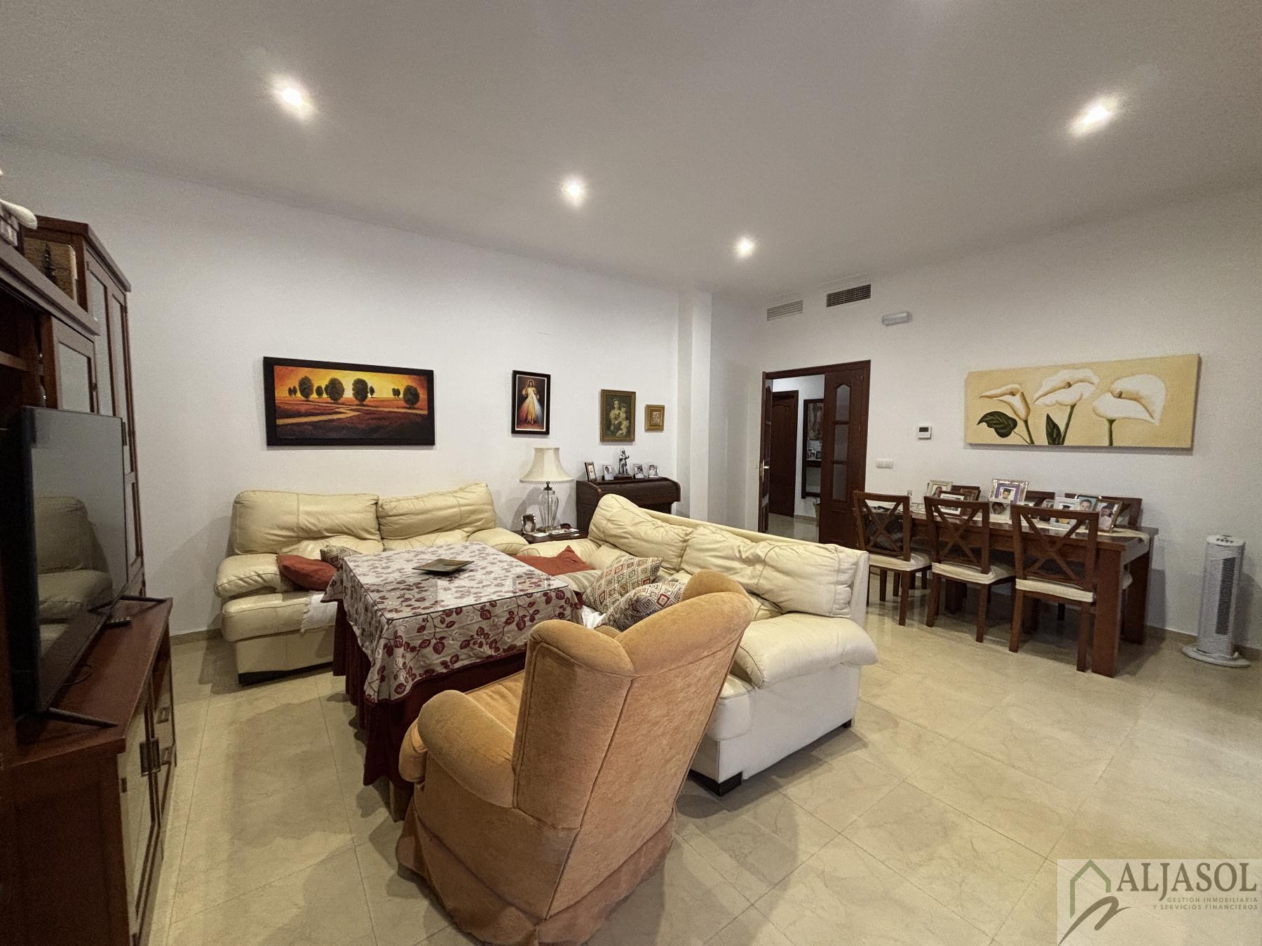 For sale of house in Salteras