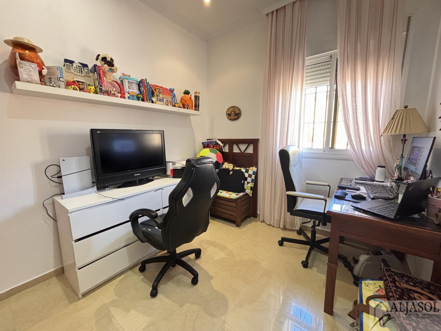 For sale of house in Salteras