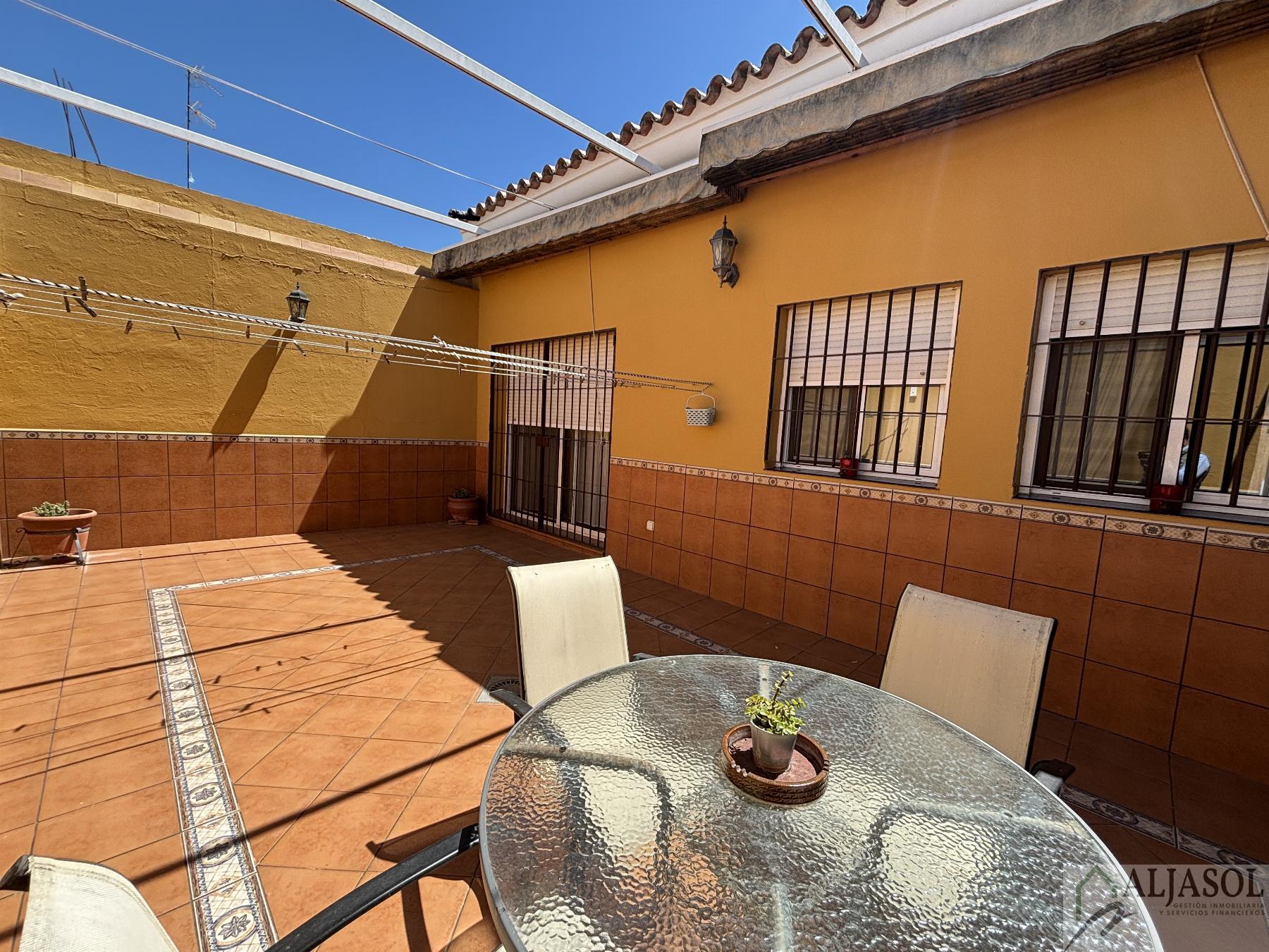 For sale of house in Salteras