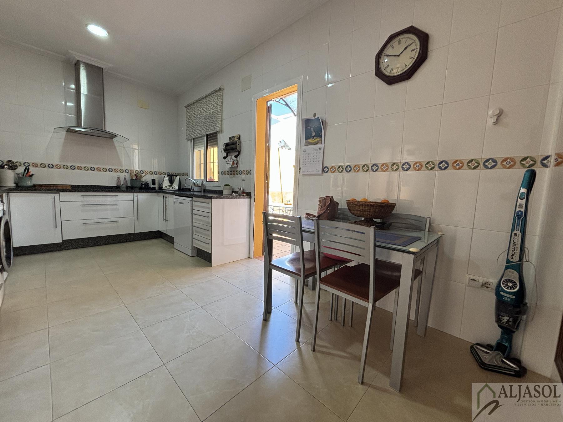 For sale of house in Salteras