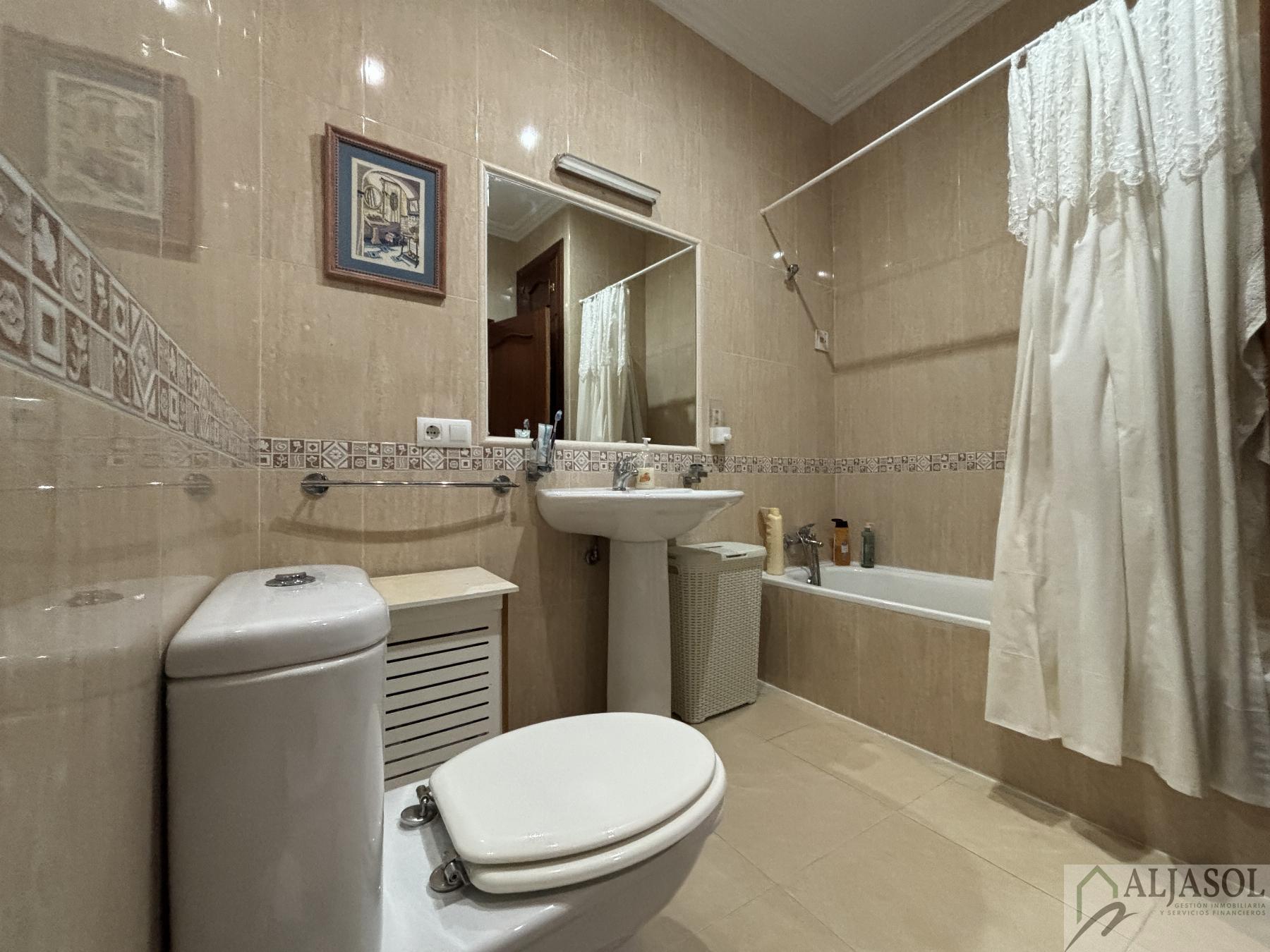 For sale of house in Salteras