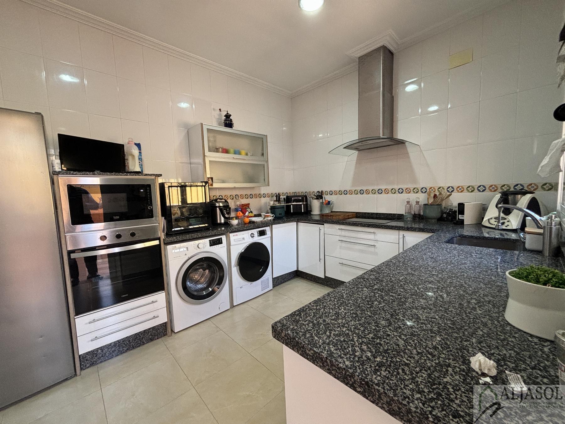 For sale of house in Salteras