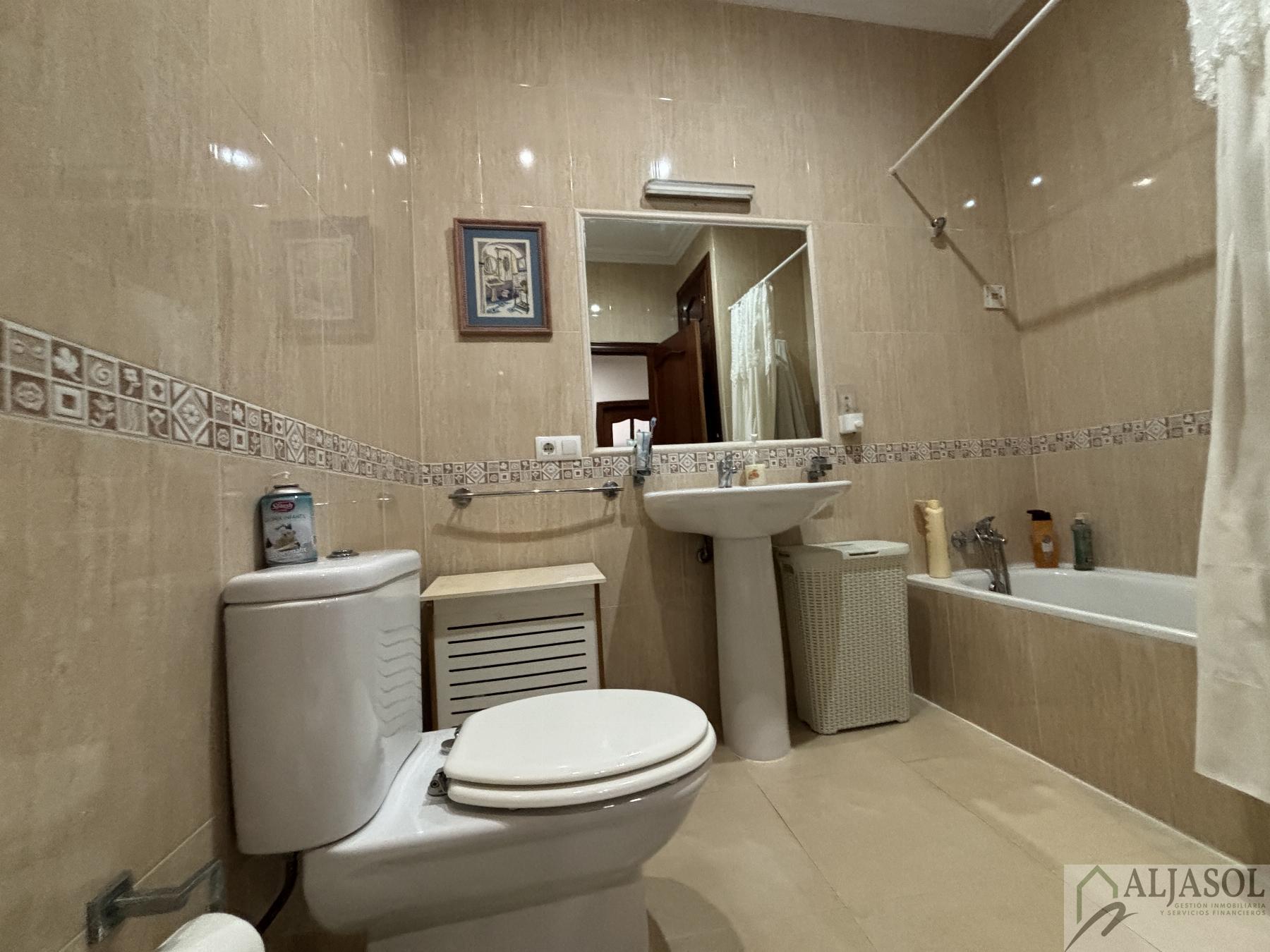 For sale of house in Salteras