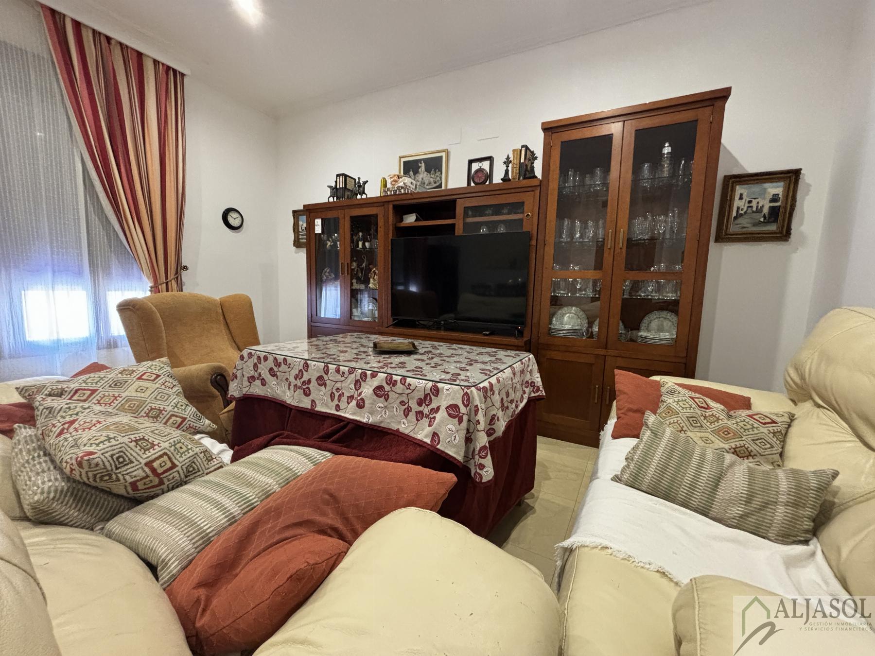 For sale of house in Salteras