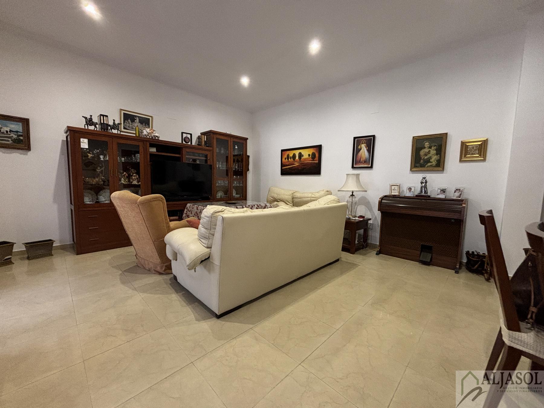 For sale of house in Salteras