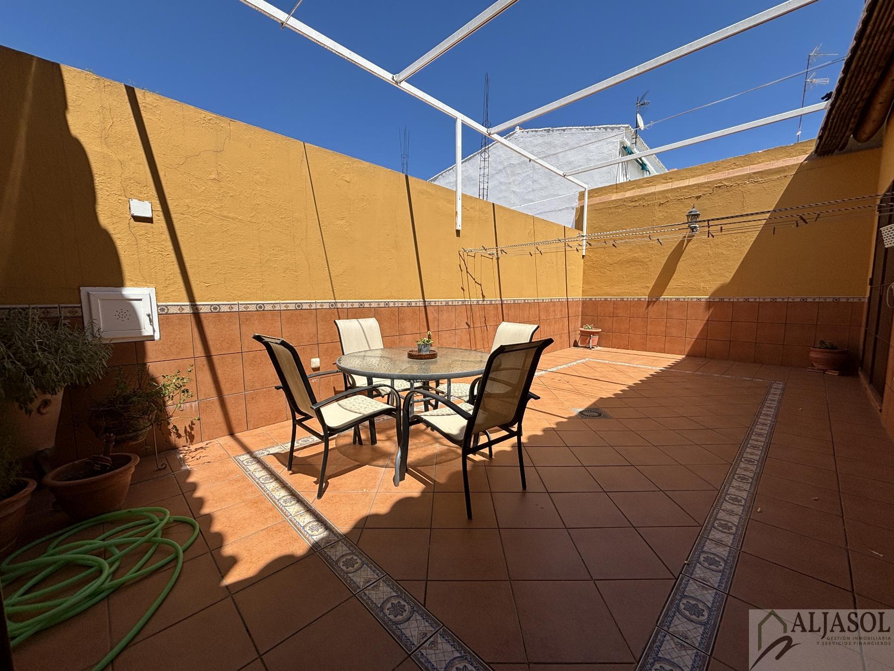For sale of house in Salteras