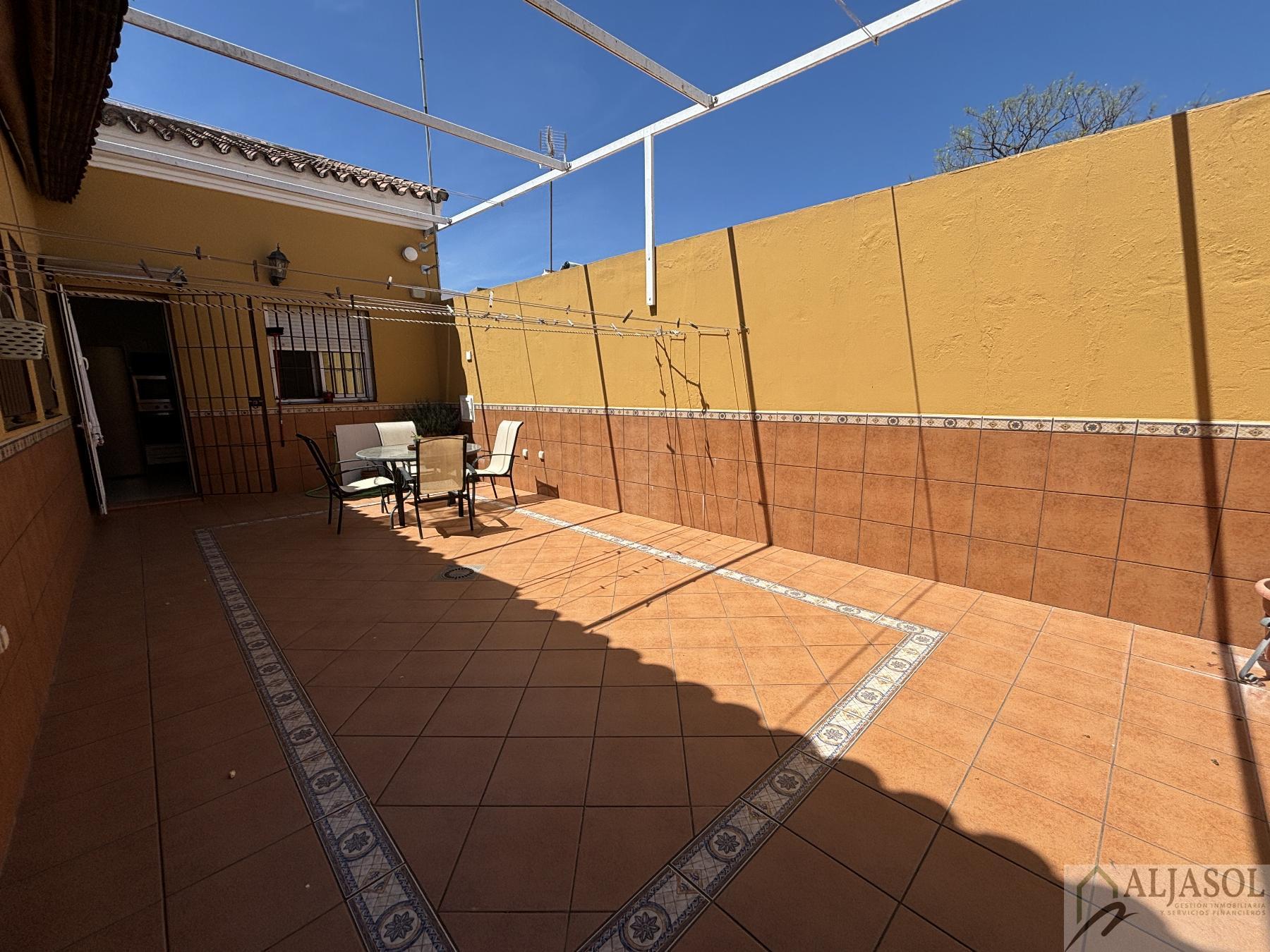 For sale of house in Salteras