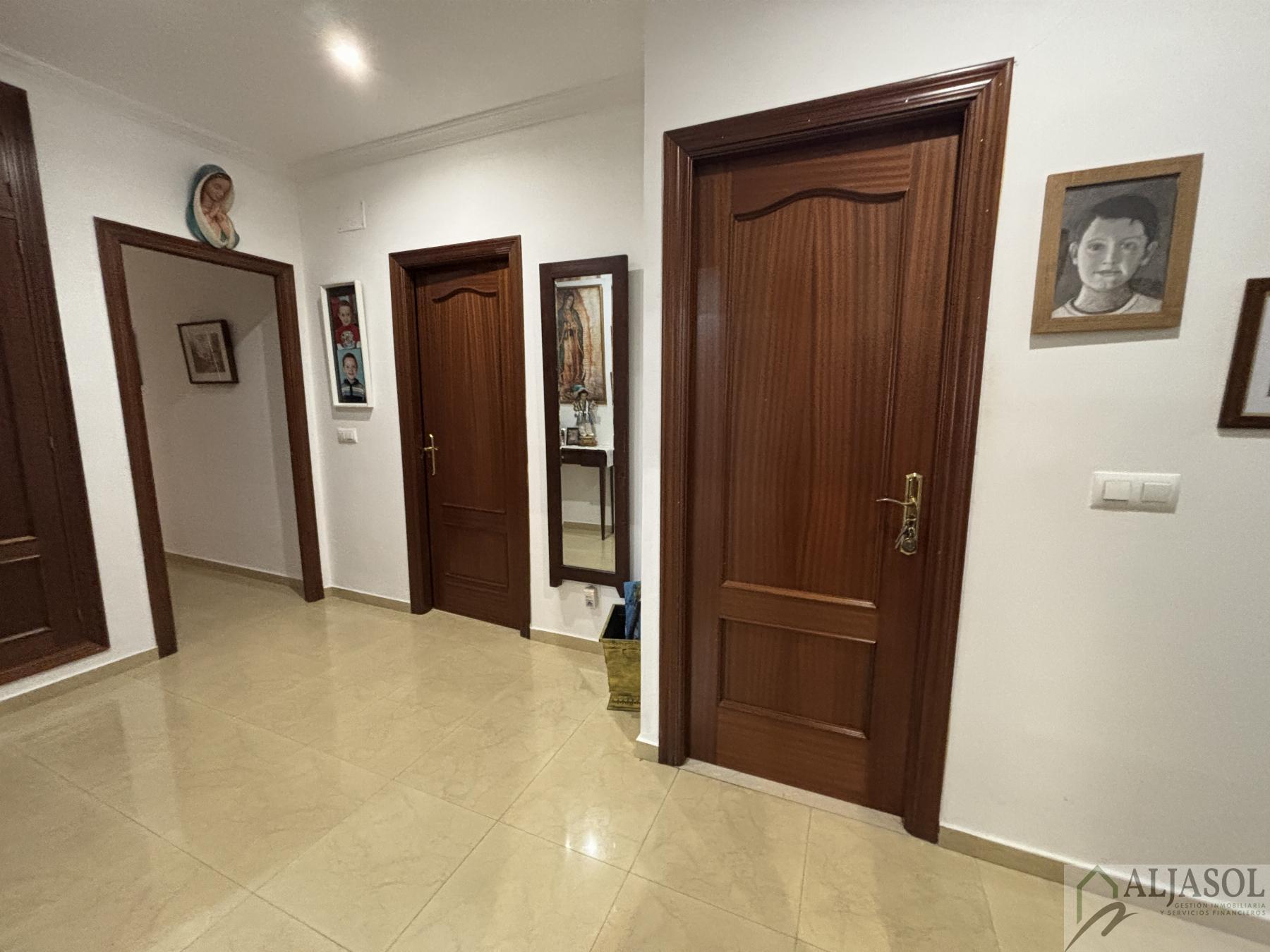 For sale of house in Salteras