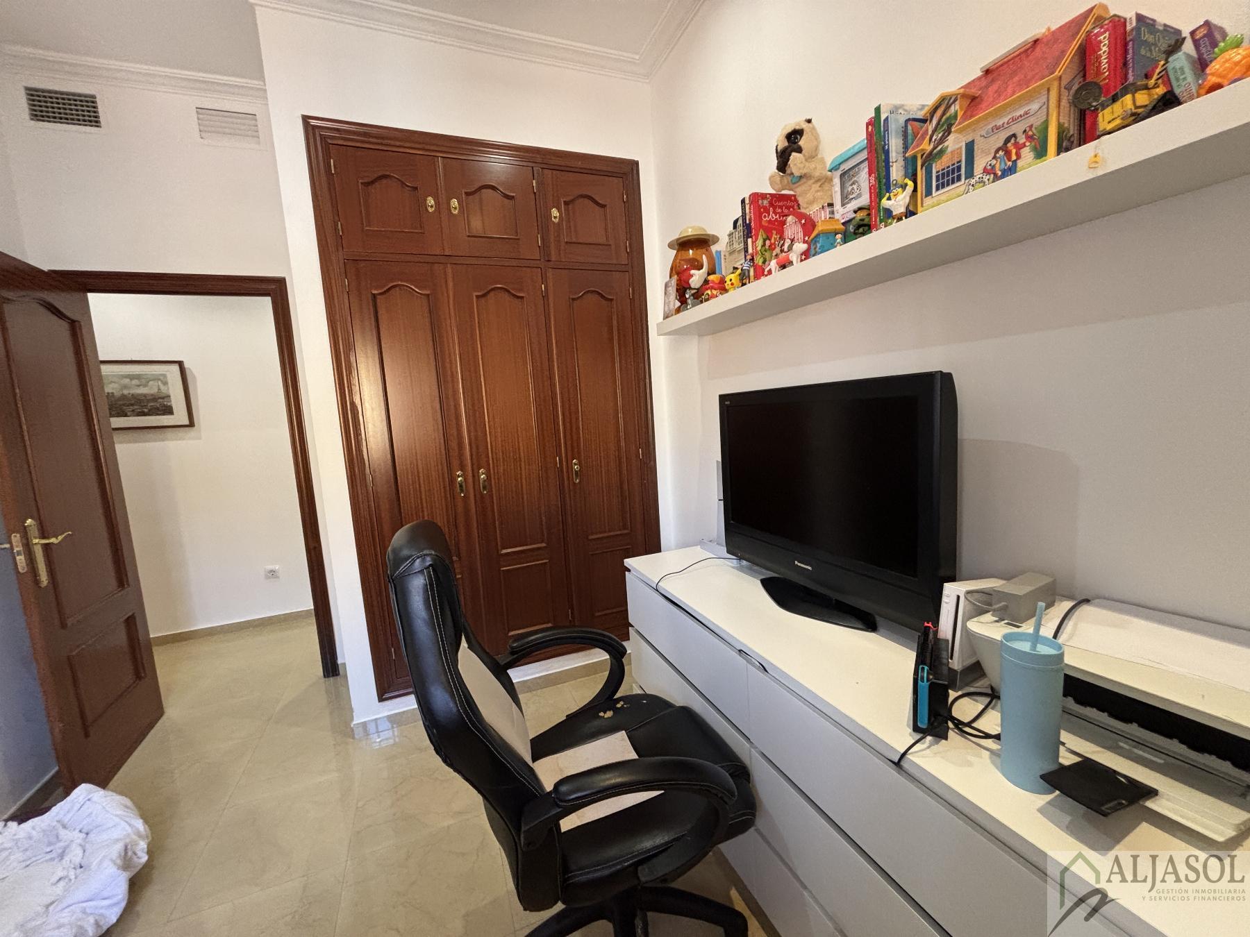 For sale of house in Salteras