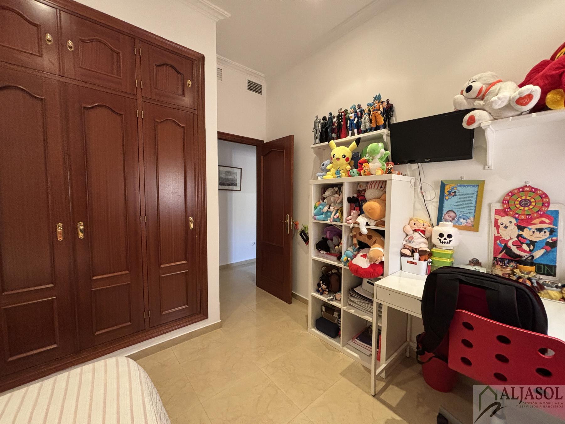 For sale of house in Salteras
