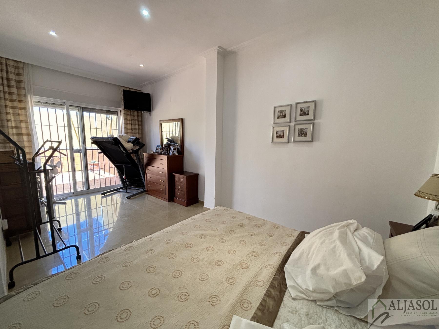 For sale of house in Salteras