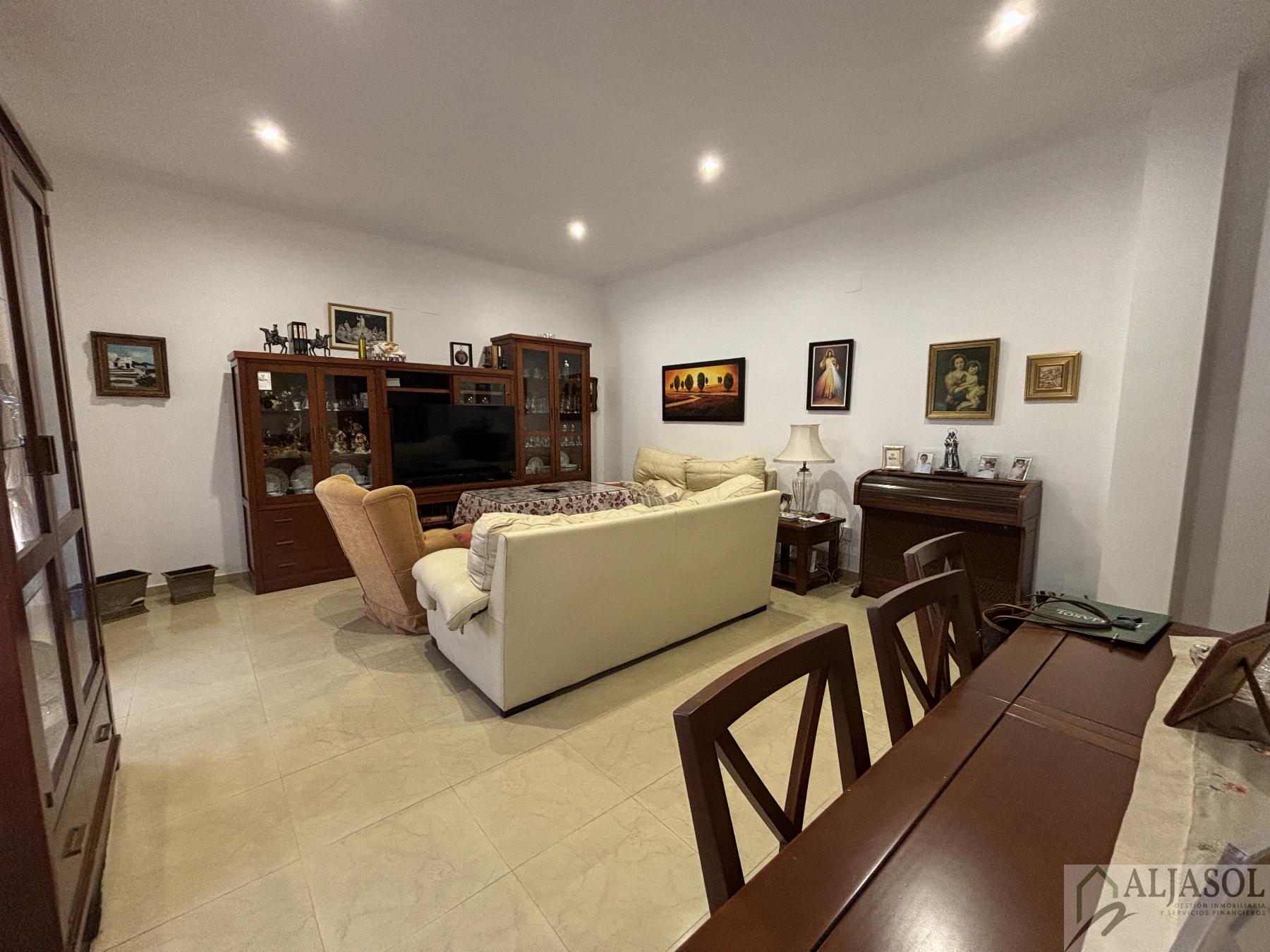 For sale of house in Salteras
