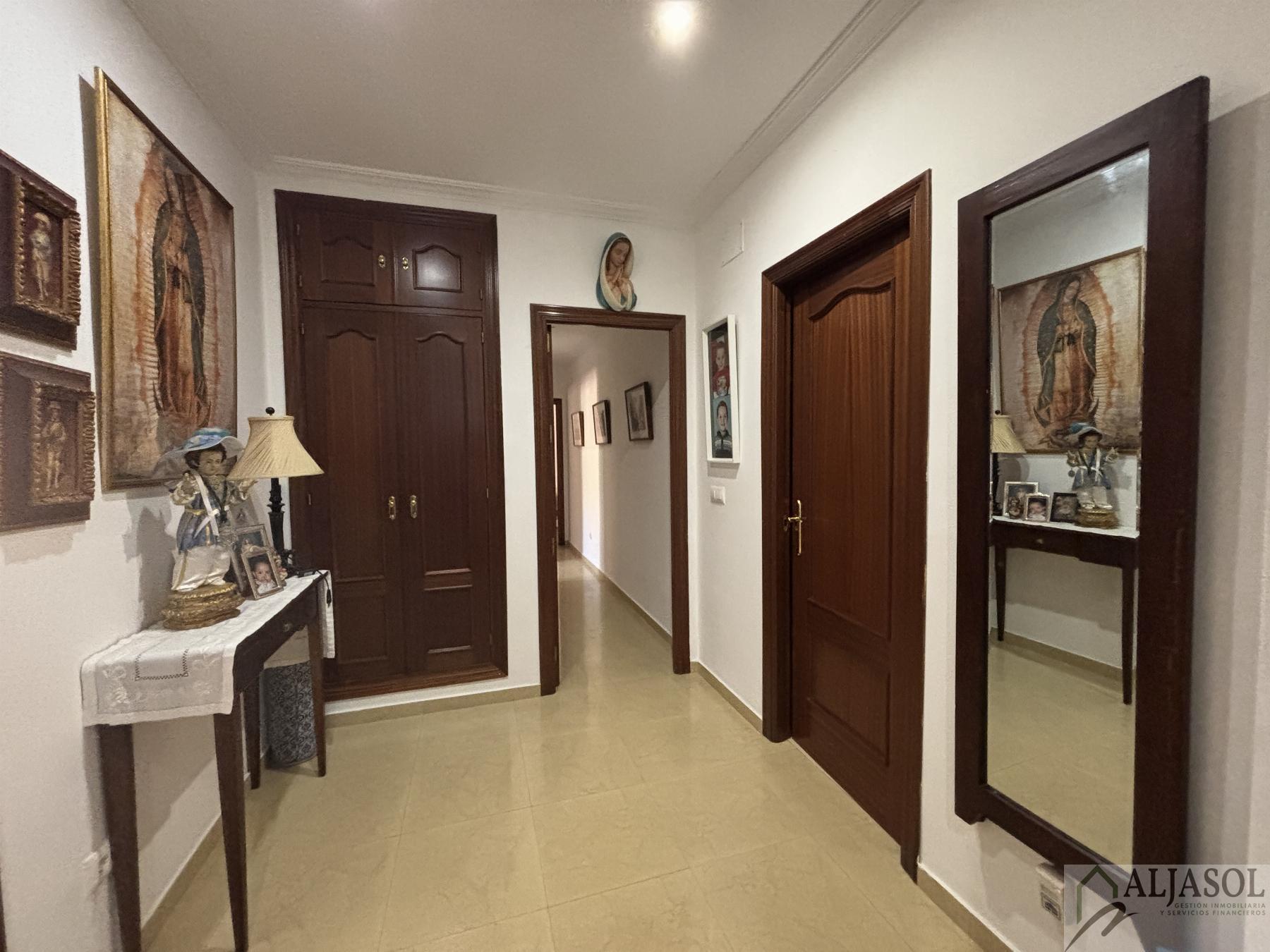 For sale of house in Salteras