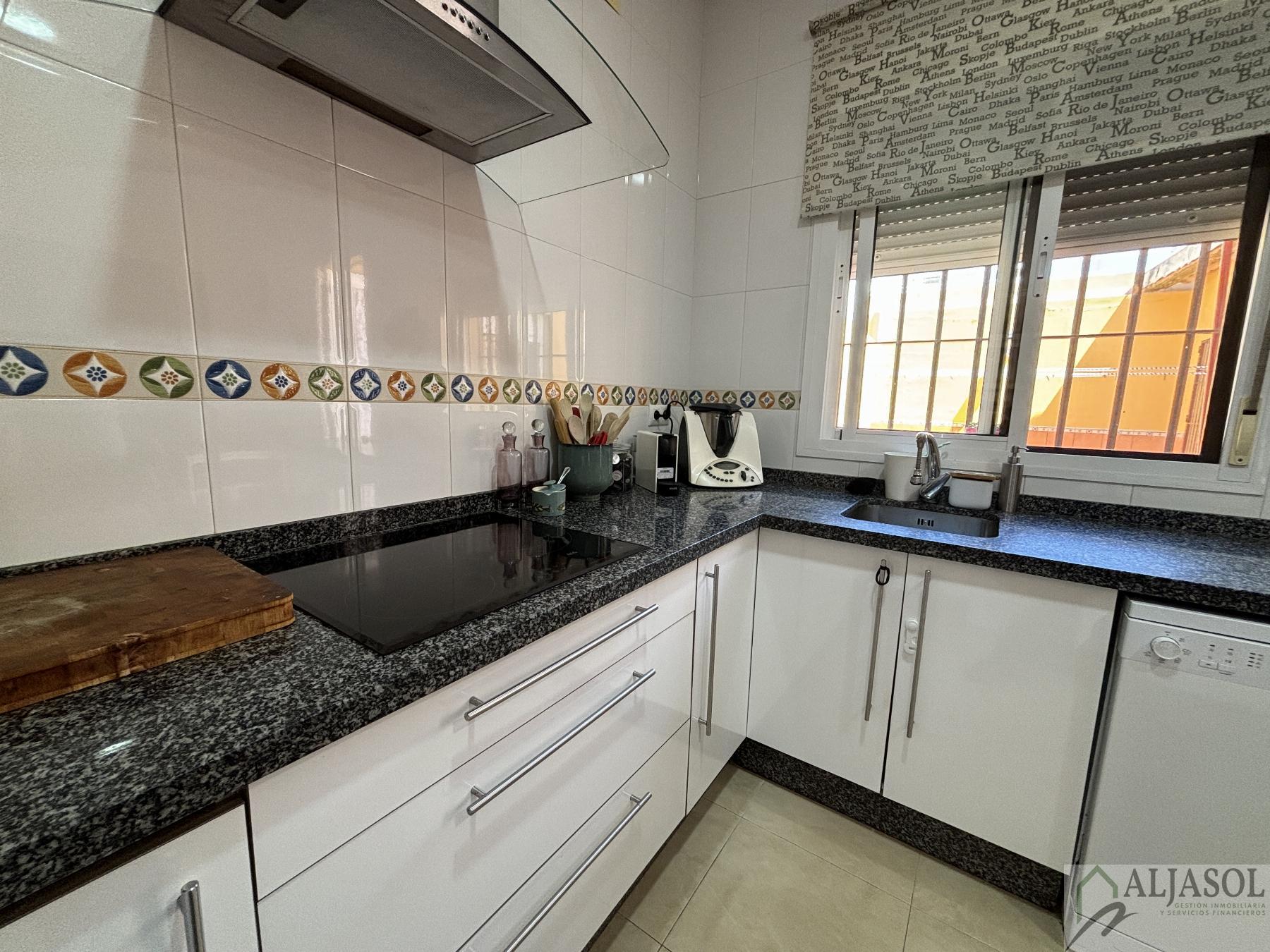 For sale of house in Salteras