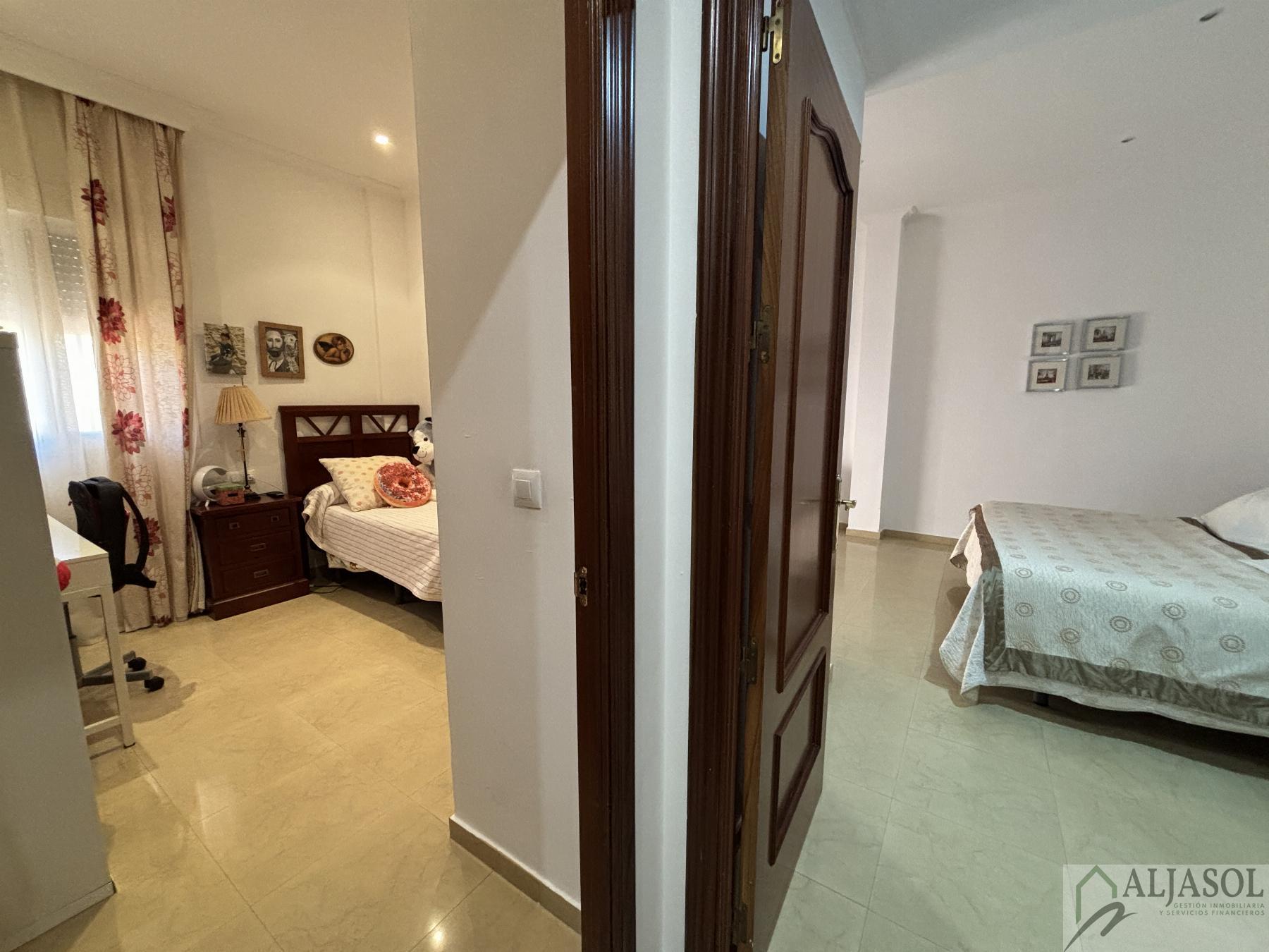For sale of house in Salteras