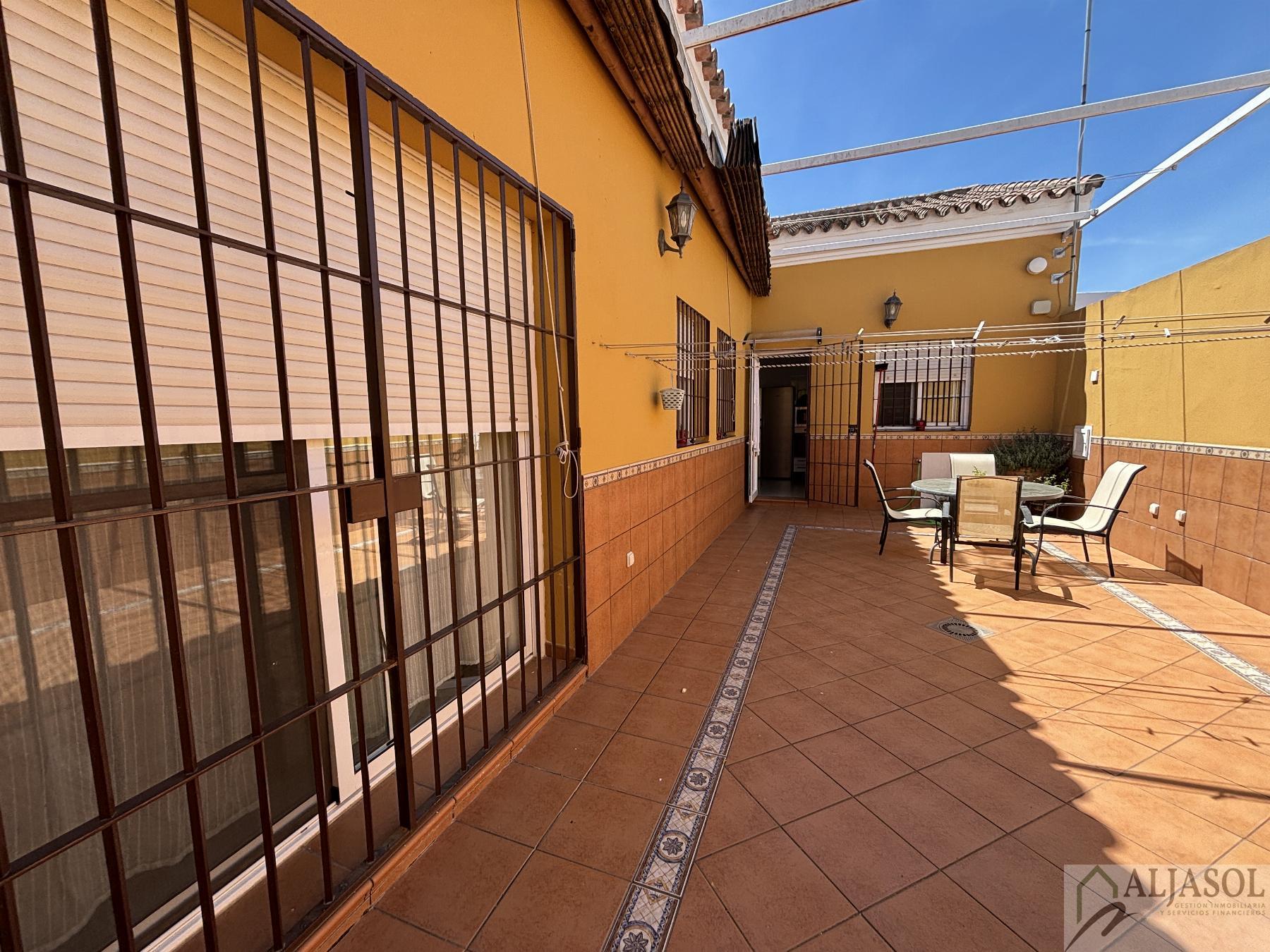 For sale of house in Salteras