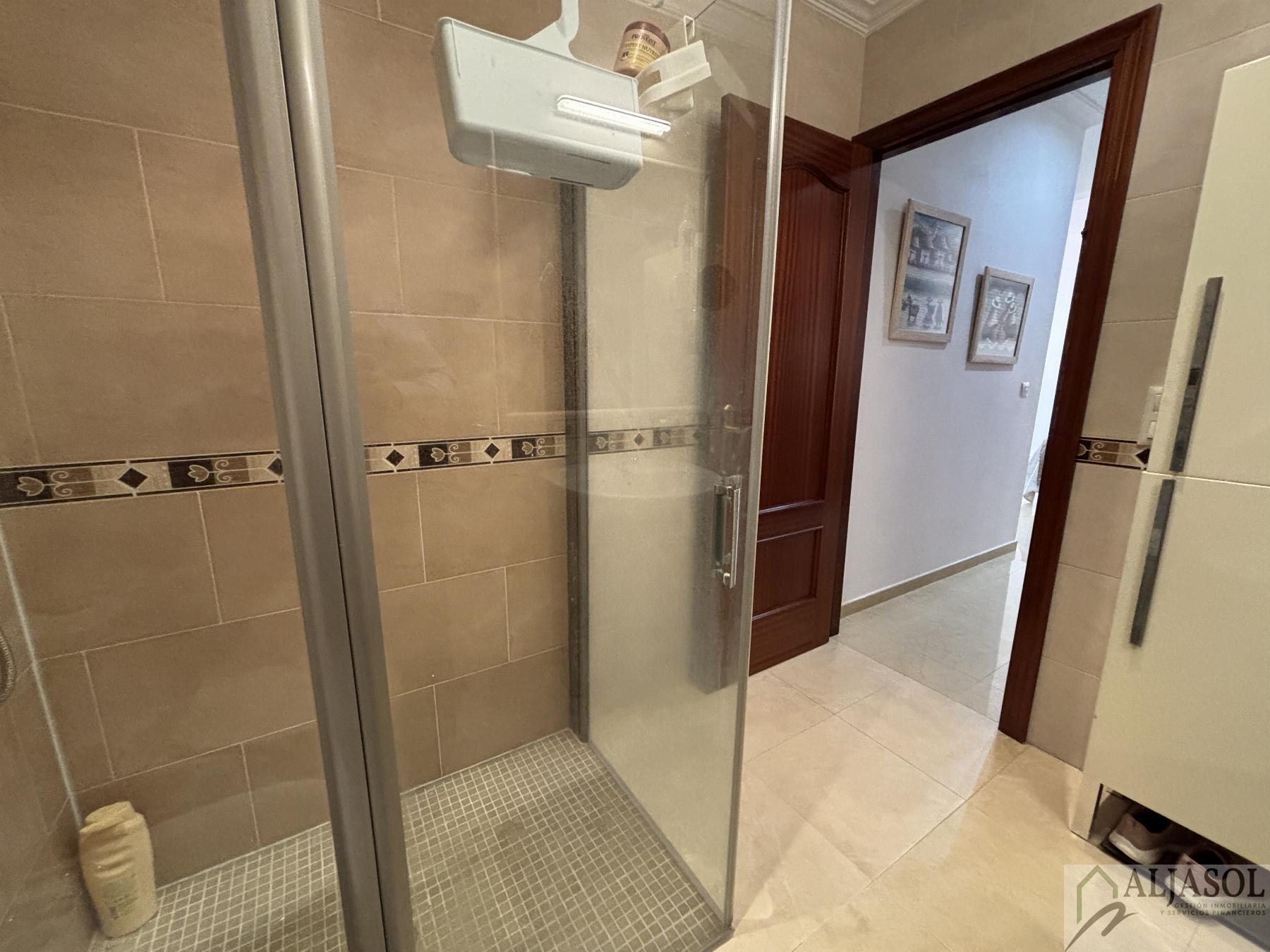 For sale of house in Salteras