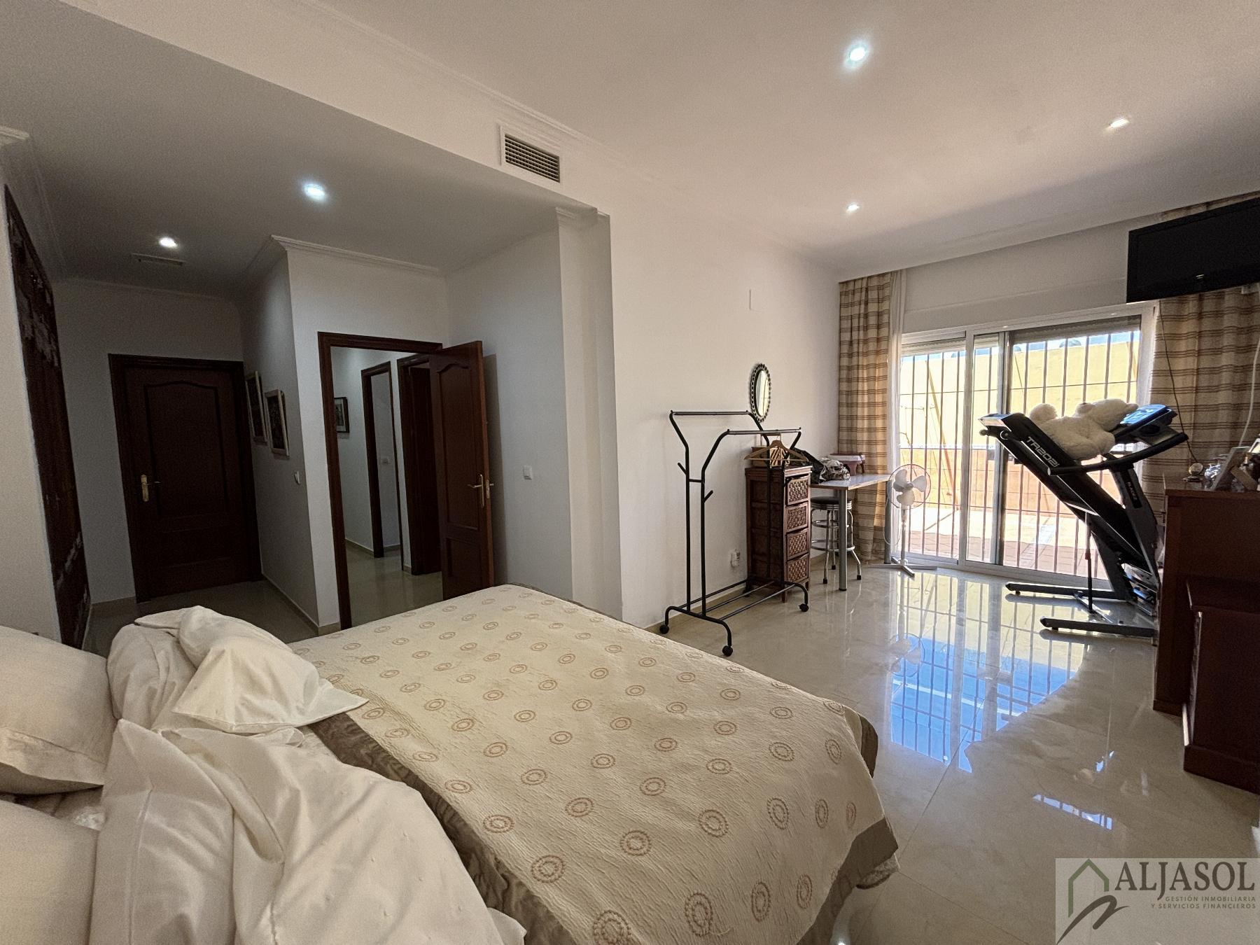 For sale of house in Salteras